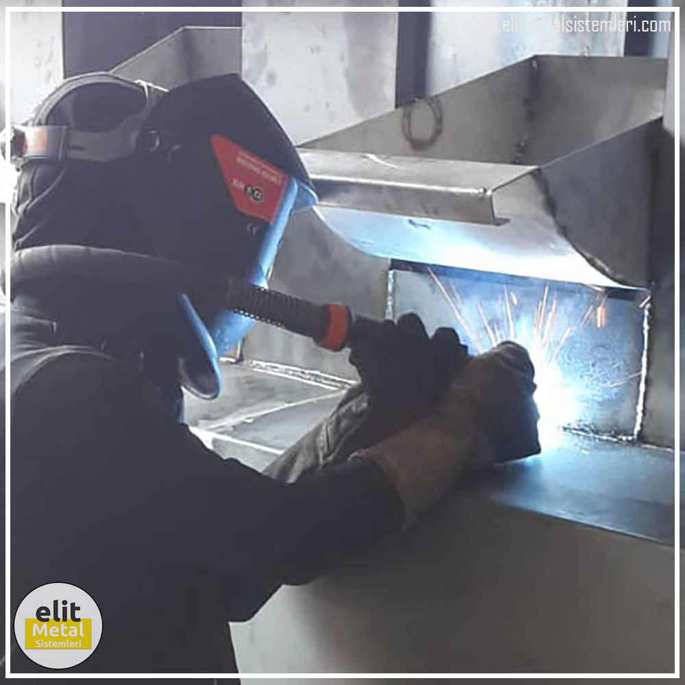 alüminyum çit sistemleri, alüminyum merdiven bariyeri, balkon alüminyum panel, paslanmaz alüminyum güvenlik, dayanıklı alüminyum korkuluk profili, cam panel balkon korkuluğu, temperli cam merdiven paneli, şeffaf cam güvenlik bariyeri, paslanmaz cam bağlantı elemanları, dekoratif cam panel çözümleri, ferforje balkon bariyeri, el işçiliği ferforje panel, özel tasarım ferforje güvenlik, ferforje dış alan koruma, dayanıklı ferforje çit, lazer kesim metal panel, desenli lazer kesim korkuluk, lazer teknoloji ile üretilmiş korkuluk, özel motifli lazer panel, dekoratif lazer metal bariyer, galvaniz mesh panel çit, sanayi tipi mesh güvenlik, tel örgü panel uygulaması, otopark güvenlik paneli, balkon tel panel çözümü, pleksi merdiven paneli, şeffaf pleksi bariyer, dayanıklı pleksi korkuluk, iç mekân pleksi uygulaması, alüminyum duvar tutamaç, merdiven alüminyum tutamak, dayanıklı duvar destek aparatı, motorlu otomatik tente sistemi, açılır kapanır pergole uygulaması, uzaktan kumandalı pergole, motorlu kepenk sistemi, güvenlikli otomatik kepenk, alüminyum çerçeveli kış bahçesi, camlı teras kış bahçesi, kompozit panel dış cephe, alüminyum kaplamalı kompozit panel