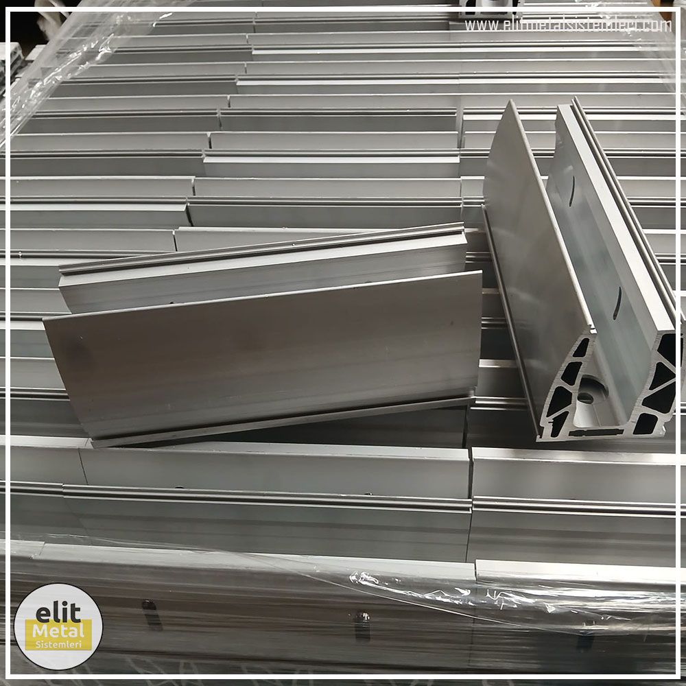 alüminyum çit sistemleri, alüminyum merdiven bariyeri, balkon alüminyum panel, paslanmaz alüminyum güvenlik, dayanıklı alüminyum korkuluk profili, cam panel balkon korkuluğu, temperli cam merdiven paneli, şeffaf cam güvenlik bariyeri, paslanmaz cam bağlantı elemanları, dekoratif cam panel çözümleri, ferforje balkon bariyeri, el işçiliği ferforje panel, özel tasarım ferforje güvenlik, ferforje dış alan koruma, dayanıklı ferforje çit, lazer kesim metal panel, desenli lazer kesim korkuluk, lazer teknoloji ile üretilmiş korkuluk, özel motifli lazer panel, dekoratif lazer metal bariyer, galvaniz mesh panel çit, sanayi tipi mesh güvenlik, tel örgü panel uygulaması, otopark güvenlik paneli, balkon tel panel çözümü, pleksi merdiven paneli, şeffaf pleksi bariyer, dayanıklı pleksi korkuluk, iç mekân pleksi uygulaması, alüminyum duvar tutamaç, merdiven alüminyum tutamak, dayanıklı duvar destek aparatı, motorlu otomatik tente sistemi, açılır kapanır pergole uygulaması, uzaktan kumandalı pergole, motorlu kepenk sistemi, güvenlikli otomatik kepenk, alüminyum çerçeveli kış bahçesi, camlı teras kış bahçesi, kompozit panel dış cephe, alüminyum kaplamalı kompozit panel