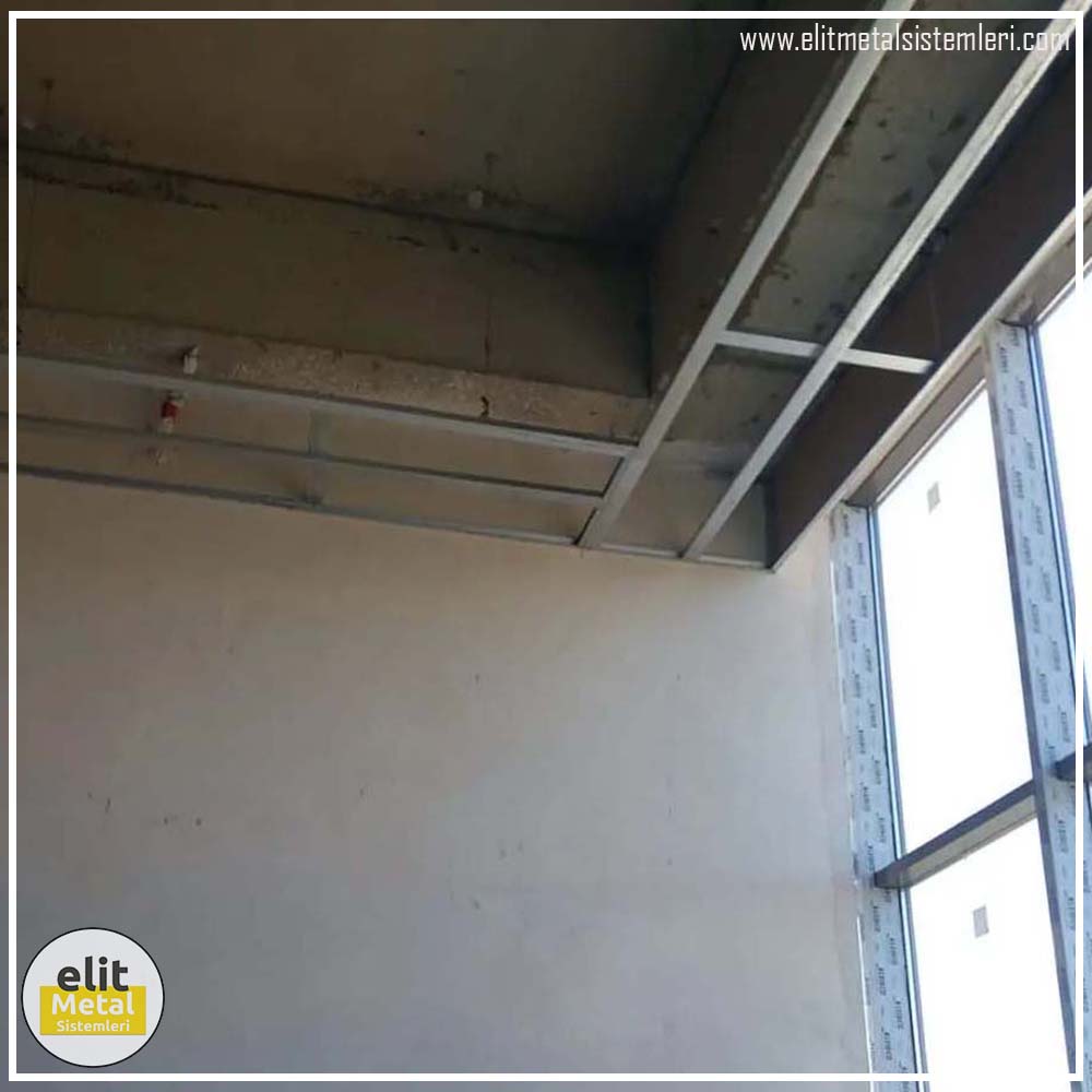 alüminyum çit sistemleri, alüminyum merdiven bariyeri, balkon alüminyum panel, paslanmaz alüminyum güvenlik, dayanıklı alüminyum korkuluk profili, cam panel balkon korkuluğu, temperli cam merdiven paneli, şeffaf cam güvenlik bariyeri, paslanmaz cam bağlantı elemanları, dekoratif cam panel çözümleri, ferforje balkon bariyeri, el işçiliği ferforje panel, özel tasarım ferforje güvenlik, ferforje dış alan koruma, dayanıklı ferforje çit, lazer kesim metal panel, desenli lazer kesim korkuluk, lazer teknoloji ile üretilmiş korkuluk, özel motifli lazer panel, dekoratif lazer metal bariyer, galvaniz mesh panel çit, sanayi tipi mesh güvenlik, tel örgü panel uygulaması, otopark güvenlik paneli, balkon tel panel çözümü, pleksi merdiven paneli, şeffaf pleksi bariyer, dayanıklı pleksi korkuluk, iç mekân pleksi uygulaması, alüminyum duvar tutamaç, merdiven alüminyum tutamak, dayanıklı duvar destek aparatı, motorlu otomatik tente sistemi, açılır kapanır pergole uygulaması, uzaktan kumandalı pergole, motorlu kepenk sistemi, güvenlikli otomatik kepenk, alüminyum çerçeveli kış bahçesi, camlı teras kış bahçesi, kompozit panel dış cephe, alüminyum kaplamalı kompozit panel