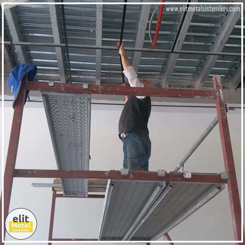 alüminyum çit sistemleri, alüminyum merdiven bariyeri, balkon alüminyum panel, paslanmaz alüminyum güvenlik, dayanıklı alüminyum korkuluk profili, cam panel balkon korkuluğu, temperli cam merdiven paneli, şeffaf cam güvenlik bariyeri, paslanmaz cam bağlantı elemanları, dekoratif cam panel çözümleri, ferforje balkon bariyeri, el işçiliği ferforje panel, özel tasarım ferforje güvenlik, ferforje dış alan koruma, dayanıklı ferforje çit, lazer kesim metal panel, desenli lazer kesim korkuluk, lazer teknoloji ile üretilmiş korkuluk, özel motifli lazer panel, dekoratif lazer metal bariyer, galvaniz mesh panel çit, sanayi tipi mesh güvenlik, tel örgü panel uygulaması, otopark güvenlik paneli, balkon tel panel çözümü, pleksi merdiven paneli, şeffaf pleksi bariyer, dayanıklı pleksi korkuluk, iç mekân pleksi uygulaması, alüminyum duvar tutamaç, merdiven alüminyum tutamak, dayanıklı duvar destek aparatı, motorlu otomatik tente sistemi, açılır kapanır pergole uygulaması, uzaktan kumandalı pergole, motorlu kepenk sistemi, güvenlikli otomatik kepenk, alüminyum çerçeveli kış bahçesi, camlı teras kış bahçesi, kompozit panel dış cephe, alüminyum kaplamalı kompozit panel