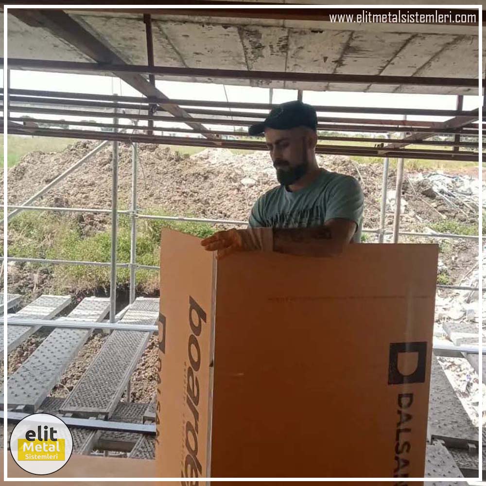 alüminyum çit sistemleri, alüminyum merdiven bariyeri, balkon alüminyum panel, paslanmaz alüminyum güvenlik, dayanıklı alüminyum korkuluk profili, cam panel balkon korkuluğu, temperli cam merdiven paneli, şeffaf cam güvenlik bariyeri, paslanmaz cam bağlantı elemanları, dekoratif cam panel çözümleri, ferforje balkon bariyeri, el işçiliği ferforje panel, özel tasarım ferforje güvenlik, ferforje dış alan koruma, dayanıklı ferforje çit, lazer kesim metal panel, desenli lazer kesim korkuluk, lazer teknoloji ile üretilmiş korkuluk, özel motifli lazer panel, dekoratif lazer metal bariyer, galvaniz mesh panel çit, sanayi tipi mesh güvenlik, tel örgü panel uygulaması, otopark güvenlik paneli, balkon tel panel çözümü, pleksi merdiven paneli, şeffaf pleksi bariyer, dayanıklı pleksi korkuluk, iç mekân pleksi uygulaması, alüminyum duvar tutamaç, merdiven alüminyum tutamak, dayanıklı duvar destek aparatı, motorlu otomatik tente sistemi, açılır kapanır pergole uygulaması, uzaktan kumandalı pergole, motorlu kepenk sistemi, güvenlikli otomatik kepenk, alüminyum çerçeveli kış bahçesi, camlı teras kış bahçesi, kompozit panel dış cephe, alüminyum kaplamalı kompozit panel