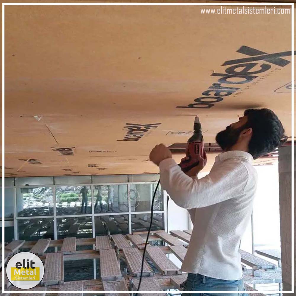 alüminyum çit sistemleri, alüminyum merdiven bariyeri, balkon alüminyum panel, paslanmaz alüminyum güvenlik, dayanıklı alüminyum korkuluk profili, cam panel balkon korkuluğu, temperli cam merdiven paneli, şeffaf cam güvenlik bariyeri, paslanmaz cam bağlantı elemanları, dekoratif cam panel çözümleri, ferforje balkon bariyeri, el işçiliği ferforje panel, özel tasarım ferforje güvenlik, ferforje dış alan koruma, dayanıklı ferforje çit, lazer kesim metal panel, desenli lazer kesim korkuluk, lazer teknoloji ile üretilmiş korkuluk, özel motifli lazer panel, dekoratif lazer metal bariyer, galvaniz mesh panel çit, sanayi tipi mesh güvenlik, tel örgü panel uygulaması, otopark güvenlik paneli, balkon tel panel çözümü, pleksi merdiven paneli, şeffaf pleksi bariyer, dayanıklı pleksi korkuluk, iç mekân pleksi uygulaması, alüminyum duvar tutamaç, merdiven alüminyum tutamak, dayanıklı duvar destek aparatı, motorlu otomatik tente sistemi, açılır kapanır pergole uygulaması, uzaktan kumandalı pergole, motorlu kepenk sistemi, güvenlikli otomatik kepenk, alüminyum çerçeveli kış bahçesi, camlı teras kış bahçesi, kompozit panel dış cephe, alüminyum kaplamalı kompozit panel