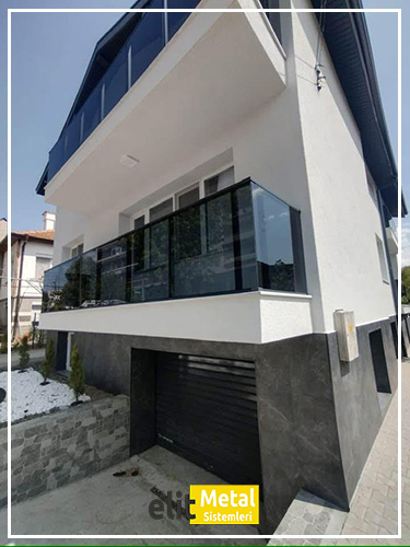 alüminyum çit sistemleri, alüminyum merdiven bariyeri, balkon alüminyum panel, paslanmaz alüminyum güvenlik, dayanıklı alüminyum korkuluk profili, cam panel balkon korkuluğu, temperli cam merdiven paneli, şeffaf cam güvenlik bariyeri, paslanmaz cam bağlantı elemanları, dekoratif cam panel çözümleri, ferforje balkon bariyeri, el işçiliği ferforje panel, özel tasarım ferforje güvenlik, ferforje dış alan koruma, dayanıklı ferforje çit, lazer kesim metal panel, desenli lazer kesim korkuluk, lazer teknoloji ile üretilmiş korkuluk, özel motifli lazer panel, dekoratif lazer metal bariyer, galvaniz mesh panel çit, sanayi tipi mesh güvenlik, tel örgü panel uygulaması, otopark güvenlik paneli, balkon tel panel çözümü, pleksi merdiven paneli, şeffaf pleksi bariyer, dayanıklı pleksi korkuluk, iç mekân pleksi uygulaması, alüminyum duvar tutamaç, merdiven alüminyum tutamak, dayanıklı duvar destek aparatı, motorlu otomatik tente sistemi, açılır kapanır pergole uygulaması, uzaktan kumandalı pergole, motorlu kepenk sistemi, güvenlikli otomatik kepenk, alüminyum çerçeveli kış bahçesi, camlı teras kış bahçesi, kompozit panel dış cephe, alüminyum kaplamalı kompozit panel