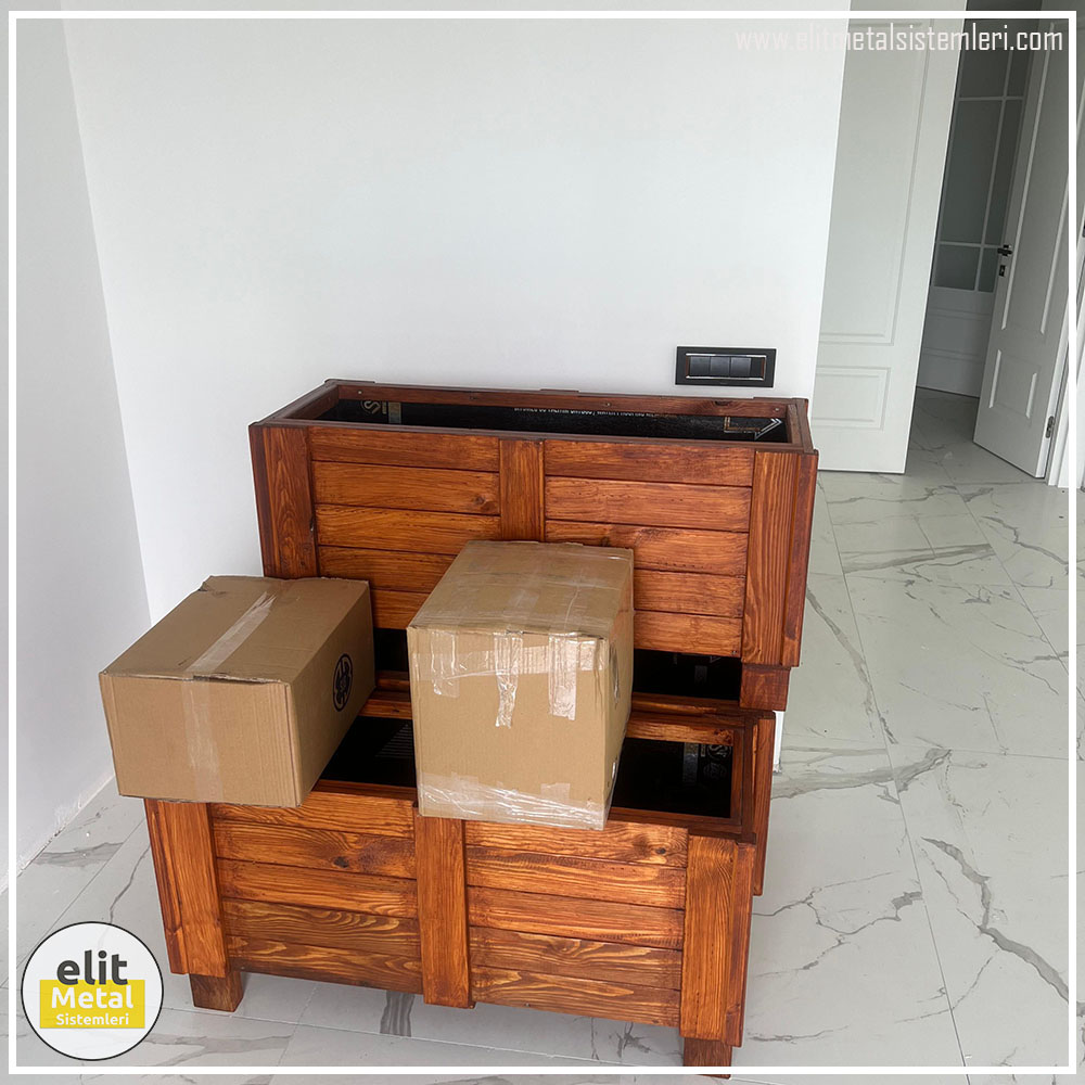 alüminyum çit sistemleri, alüminyum merdiven bariyeri, balkon alüminyum panel, paslanmaz alüminyum güvenlik, dayanıklı alüminyum korkuluk profili, cam panel balkon korkuluğu, temperli cam merdiven paneli, şeffaf cam güvenlik bariyeri, paslanmaz cam bağlantı elemanları, dekoratif cam panel çözümleri, ferforje balkon bariyeri, el işçiliği ferforje panel, özel tasarım ferforje güvenlik, ferforje dış alan koruma, dayanıklı ferforje çit, lazer kesim metal panel, desenli lazer kesim korkuluk, lazer teknoloji ile üretilmiş korkuluk, özel motifli lazer panel, dekoratif lazer metal bariyer, galvaniz mesh panel çit, sanayi tipi mesh güvenlik, tel örgü panel uygulaması, otopark güvenlik paneli, balkon tel panel çözümü, pleksi merdiven paneli, şeffaf pleksi bariyer, dayanıklı pleksi korkuluk, iç mekân pleksi uygulaması, alüminyum duvar tutamaç, merdiven alüminyum tutamak, dayanıklı duvar destek aparatı, motorlu otomatik tente sistemi, açılır kapanır pergole uygulaması, uzaktan kumandalı pergole, motorlu kepenk sistemi, güvenlikli otomatik kepenk, alüminyum çerçeveli kış bahçesi, camlı teras kış bahçesi, kompozit panel dış cephe, alüminyum kaplamalı kompozit panel