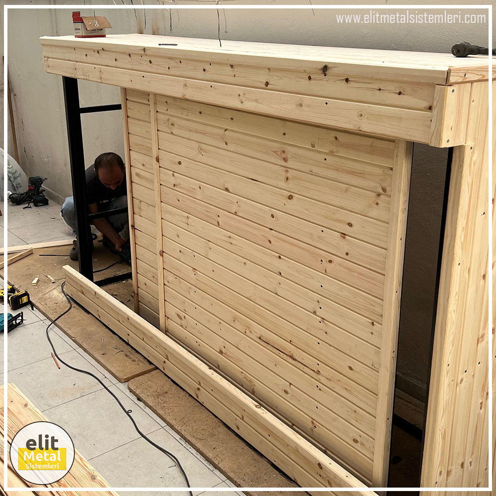 alüminyum çit sistemleri, alüminyum merdiven bariyeri, balkon alüminyum panel, paslanmaz alüminyum güvenlik, dayanıklı alüminyum korkuluk profili, cam panel balkon korkuluğu, temperli cam merdiven paneli, şeffaf cam güvenlik bariyeri, paslanmaz cam bağlantı elemanları, dekoratif cam panel çözümleri, ferforje balkon bariyeri, el işçiliği ferforje panel, özel tasarım ferforje güvenlik, ferforje dış alan koruma, dayanıklı ferforje çit, lazer kesim metal panel, desenli lazer kesim korkuluk, lazer teknoloji ile üretilmiş korkuluk, özel motifli lazer panel, dekoratif lazer metal bariyer, galvaniz mesh panel çit, sanayi tipi mesh güvenlik, tel örgü panel uygulaması, otopark güvenlik paneli, balkon tel panel çözümü, pleksi merdiven paneli, şeffaf pleksi bariyer, dayanıklı pleksi korkuluk, iç mekân pleksi uygulaması, alüminyum duvar tutamaç, merdiven alüminyum tutamak, dayanıklı duvar destek aparatı, motorlu otomatik tente sistemi, açılır kapanır pergole uygulaması, uzaktan kumandalı pergole, motorlu kepenk sistemi, güvenlikli otomatik kepenk, alüminyum çerçeveli kış bahçesi, camlı teras kış bahçesi, kompozit panel dış cephe, alüminyum kaplamalı kompozit panel