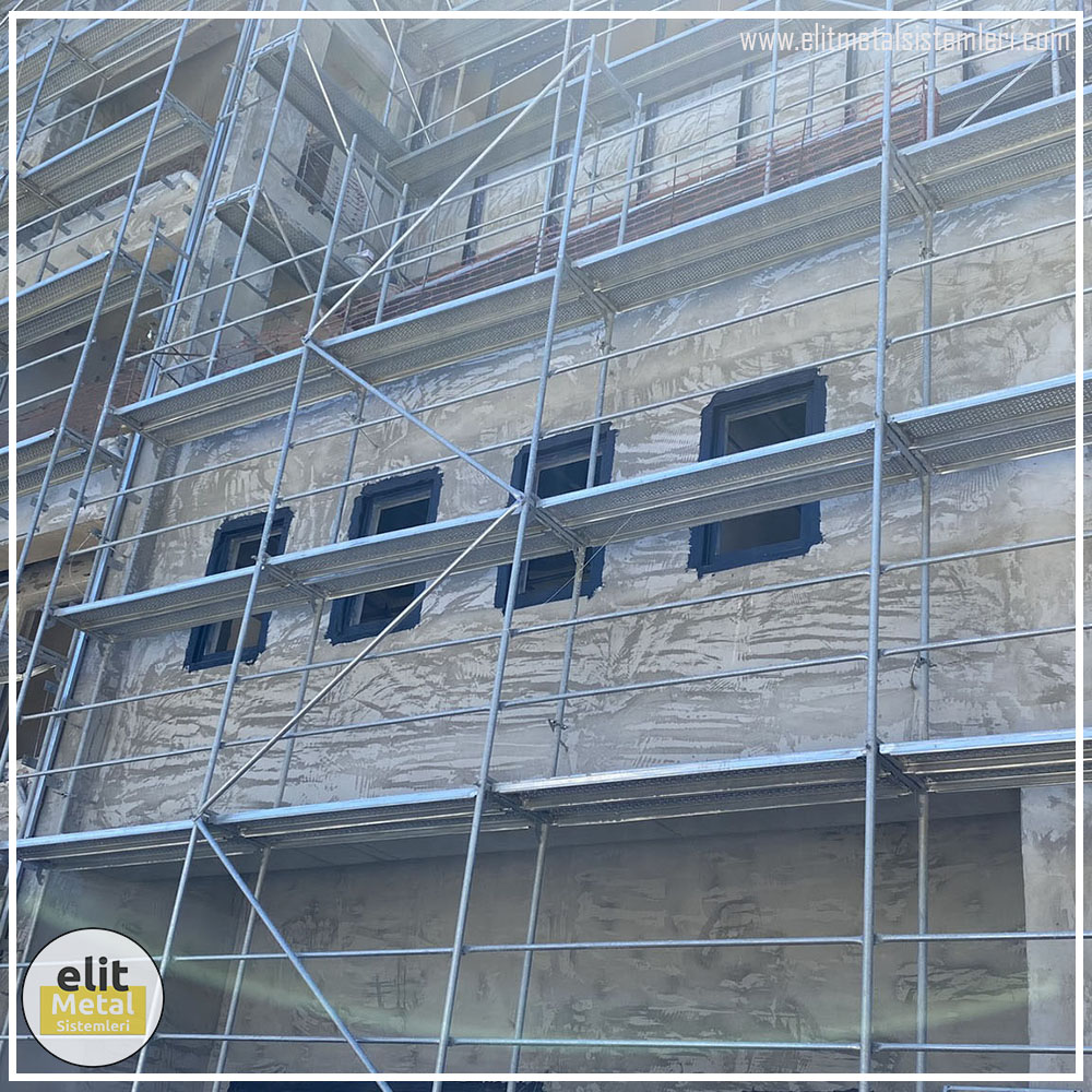 alüminyum çit sistemleri, alüminyum merdiven bariyeri, balkon alüminyum panel, paslanmaz alüminyum güvenlik, dayanıklı alüminyum korkuluk profili, cam panel balkon korkuluğu, temperli cam merdiven paneli, şeffaf cam güvenlik bariyeri, paslanmaz cam bağlantı elemanları, dekoratif cam panel çözümleri, ferforje balkon bariyeri, el işçiliği ferforje panel, özel tasarım ferforje güvenlik, ferforje dış alan koruma, dayanıklı ferforje çit, lazer kesim metal panel, desenli lazer kesim korkuluk, lazer teknoloji ile üretilmiş korkuluk, özel motifli lazer panel, dekoratif lazer metal bariyer, galvaniz mesh panel çit, sanayi tipi mesh güvenlik, tel örgü panel uygulaması, otopark güvenlik paneli, balkon tel panel çözümü, pleksi merdiven paneli, şeffaf pleksi bariyer, dayanıklı pleksi korkuluk, iç mekân pleksi uygulaması, alüminyum duvar tutamaç, merdiven alüminyum tutamak, dayanıklı duvar destek aparatı, motorlu otomatik tente sistemi, açılır kapanır pergole uygulaması, uzaktan kumandalı pergole, motorlu kepenk sistemi, güvenlikli otomatik kepenk, alüminyum çerçeveli kış bahçesi, camlı teras kış bahçesi, kompozit panel dış cephe, alüminyum kaplamalı kompozit panel