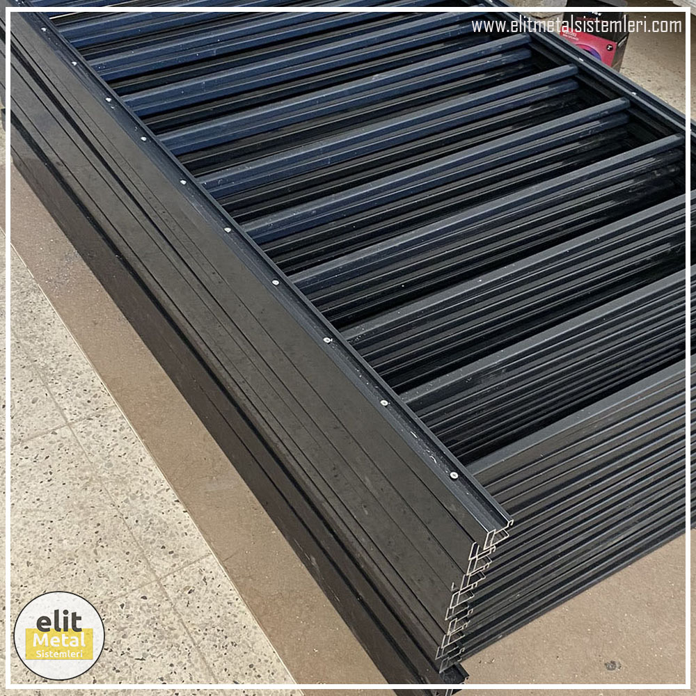alüminyum çit sistemleri, alüminyum merdiven bariyeri, balkon alüminyum panel, paslanmaz alüminyum güvenlik, dayanıklı alüminyum korkuluk profili, cam panel balkon korkuluğu, temperli cam merdiven paneli, şeffaf cam güvenlik bariyeri, paslanmaz cam bağlantı elemanları, dekoratif cam panel çözümleri, ferforje balkon bariyeri, el işçiliği ferforje panel, özel tasarım ferforje güvenlik, ferforje dış alan koruma, dayanıklı ferforje çit, lazer kesim metal panel, desenli lazer kesim korkuluk, lazer teknoloji ile üretilmiş korkuluk, özel motifli lazer panel, dekoratif lazer metal bariyer, galvaniz mesh panel çit, sanayi tipi mesh güvenlik, tel örgü panel uygulaması, otopark güvenlik paneli, balkon tel panel çözümü, pleksi merdiven paneli, şeffaf pleksi bariyer, dayanıklı pleksi korkuluk, iç mekân pleksi uygulaması, alüminyum duvar tutamaç, merdiven alüminyum tutamak, dayanıklı duvar destek aparatı, motorlu otomatik tente sistemi, açılır kapanır pergole uygulaması, uzaktan kumandalı pergole, motorlu kepenk sistemi, güvenlikli otomatik kepenk, alüminyum çerçeveli kış bahçesi, camlı teras kış bahçesi, kompozit panel dış cephe, alüminyum kaplamalı kompozit panel