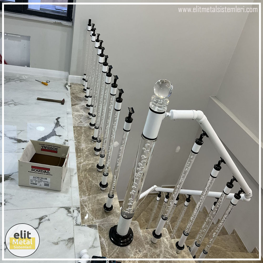 alüminyum çit sistemleri, alüminyum merdiven bariyeri, balkon alüminyum panel, paslanmaz alüminyum güvenlik, dayanıklı alüminyum korkuluk profili, cam panel balkon korkuluğu, temperli cam merdiven paneli, şeffaf cam güvenlik bariyeri, paslanmaz cam bağlantı elemanları, dekoratif cam panel çözümleri, ferforje balkon bariyeri, el işçiliği ferforje panel, özel tasarım ferforje güvenlik, ferforje dış alan koruma, dayanıklı ferforje çit, lazer kesim metal panel, desenli lazer kesim korkuluk, lazer teknoloji ile üretilmiş korkuluk, özel motifli lazer panel, dekoratif lazer metal bariyer, galvaniz mesh panel çit, sanayi tipi mesh güvenlik, tel örgü panel uygulaması, otopark güvenlik paneli, balkon tel panel çözümü, pleksi merdiven paneli, şeffaf pleksi bariyer, dayanıklı pleksi korkuluk, iç mekân pleksi uygulaması, alüminyum duvar tutamaç, merdiven alüminyum tutamak, dayanıklı duvar destek aparatı, motorlu otomatik tente sistemi, açılır kapanır pergole uygulaması, uzaktan kumandalı pergole, motorlu kepenk sistemi, güvenlikli otomatik kepenk, alüminyum çerçeveli kış bahçesi, camlı teras kış bahçesi, kompozit panel dış cephe, alüminyum kaplamalı kompozit panel