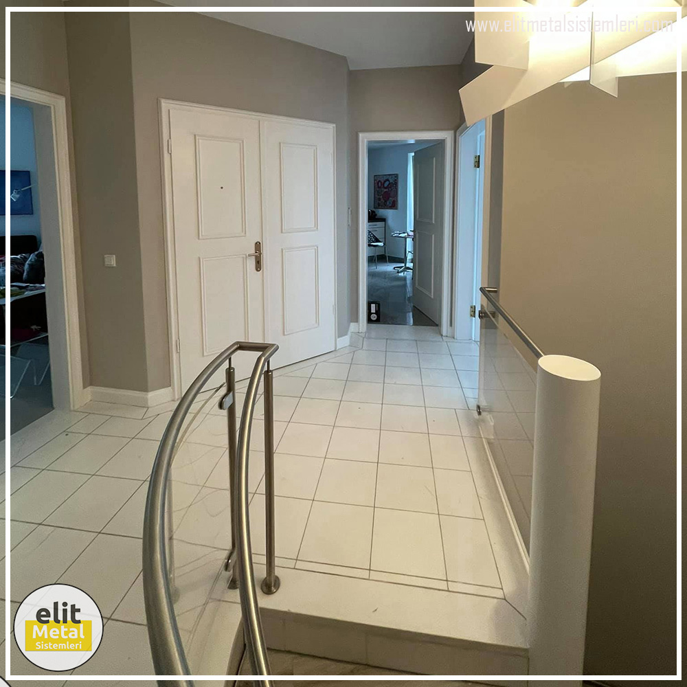 alüminyum çit sistemleri, alüminyum merdiven bariyeri, balkon alüminyum panel, paslanmaz alüminyum güvenlik, dayanıklı alüminyum korkuluk profili, cam panel balkon korkuluğu, temperli cam merdiven paneli, şeffaf cam güvenlik bariyeri, paslanmaz cam bağlantı elemanları, dekoratif cam panel çözümleri, ferforje balkon bariyeri, el işçiliği ferforje panel, özel tasarım ferforje güvenlik, ferforje dış alan koruma, dayanıklı ferforje çit, lazer kesim metal panel, desenli lazer kesim korkuluk, lazer teknoloji ile üretilmiş korkuluk, özel motifli lazer panel, dekoratif lazer metal bariyer, galvaniz mesh panel çit, sanayi tipi mesh güvenlik, tel örgü panel uygulaması, otopark güvenlik paneli, balkon tel panel çözümü, pleksi merdiven paneli, şeffaf pleksi bariyer, dayanıklı pleksi korkuluk, iç mekân pleksi uygulaması, alüminyum duvar tutamaç, merdiven alüminyum tutamak, dayanıklı duvar destek aparatı, motorlu otomatik tente sistemi, açılır kapanır pergole uygulaması, uzaktan kumandalı pergole, motorlu kepenk sistemi, güvenlikli otomatik kepenk, alüminyum çerçeveli kış bahçesi, camlı teras kış bahçesi, kompozit panel dış cephe, alüminyum kaplamalı kompozit panel