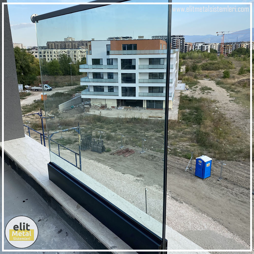 alüminyum çit sistemleri, alüminyum merdiven bariyeri, balkon alüminyum panel, paslanmaz alüminyum güvenlik, dayanıklı alüminyum korkuluk profili, cam panel balkon korkuluğu, temperli cam merdiven paneli, şeffaf cam güvenlik bariyeri, paslanmaz cam bağlantı elemanları, dekoratif cam panel çözümleri, ferforje balkon bariyeri, el işçiliği ferforje panel, özel tasarım ferforje güvenlik, ferforje dış alan koruma, dayanıklı ferforje çit, lazer kesim metal panel, desenli lazer kesim korkuluk, lazer teknoloji ile üretilmiş korkuluk, özel motifli lazer panel, dekoratif lazer metal bariyer, galvaniz mesh panel çit, sanayi tipi mesh güvenlik, tel örgü panel uygulaması, otopark güvenlik paneli, balkon tel panel çözümü, pleksi merdiven paneli, şeffaf pleksi bariyer, dayanıklı pleksi korkuluk, iç mekân pleksi uygulaması, alüminyum duvar tutamaç, merdiven alüminyum tutamak, dayanıklı duvar destek aparatı, motorlu otomatik tente sistemi, açılır kapanır pergole uygulaması, uzaktan kumandalı pergole, motorlu kepenk sistemi, güvenlikli otomatik kepenk, alüminyum çerçeveli kış bahçesi, camlı teras kış bahçesi, kompozit panel dış cephe, alüminyum kaplamalı kompozit panel