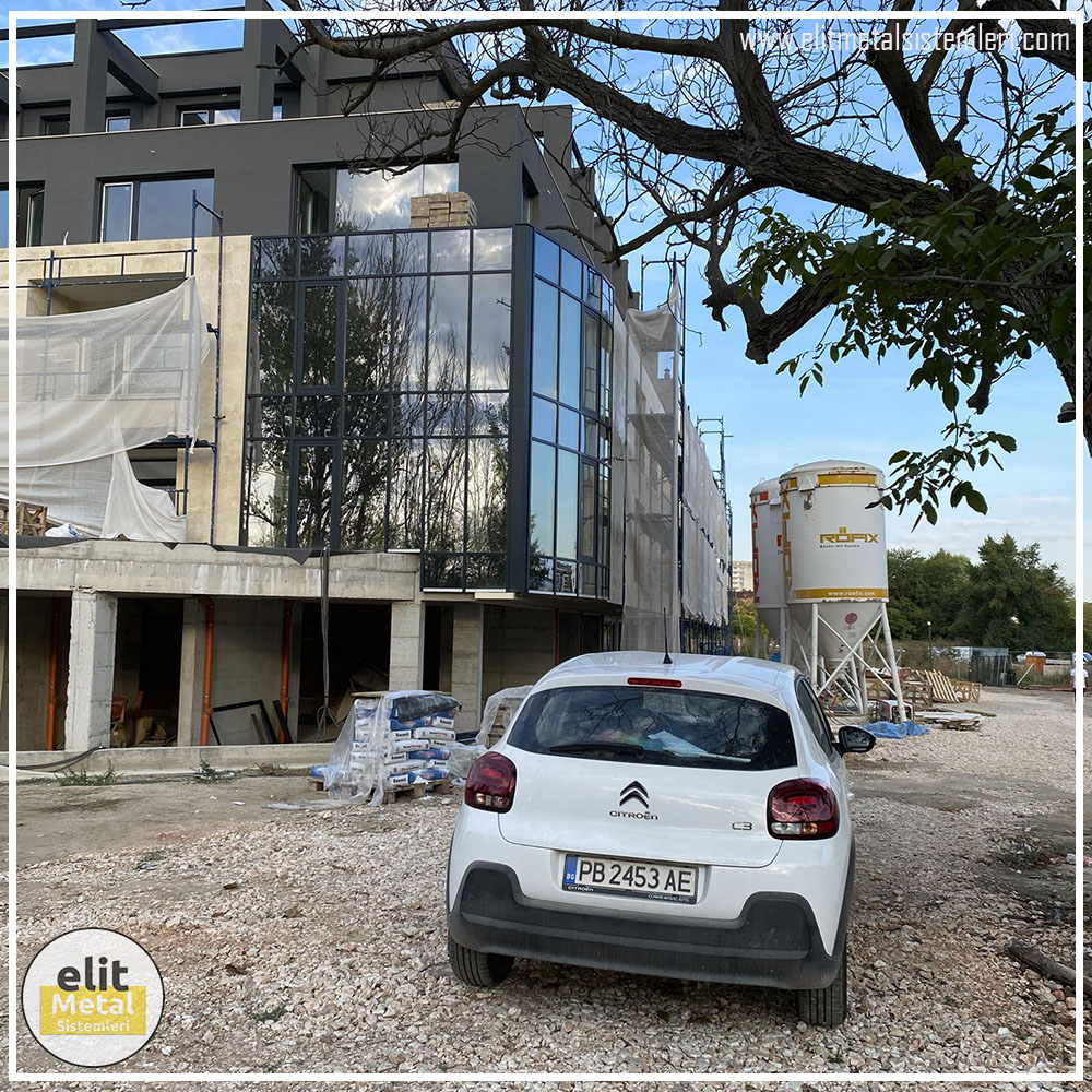 alüminyum çit sistemleri, alüminyum merdiven bariyeri, balkon alüminyum panel, paslanmaz alüminyum güvenlik, dayanıklı alüminyum korkuluk profili, cam panel balkon korkuluğu, temperli cam merdiven paneli, şeffaf cam güvenlik bariyeri, paslanmaz cam bağlantı elemanları, dekoratif cam panel çözümleri, ferforje balkon bariyeri, el işçiliği ferforje panel, özel tasarım ferforje güvenlik, ferforje dış alan koruma, dayanıklı ferforje çit, lazer kesim metal panel, desenli lazer kesim korkuluk, lazer teknoloji ile üretilmiş korkuluk, özel motifli lazer panel, dekoratif lazer metal bariyer, galvaniz mesh panel çit, sanayi tipi mesh güvenlik, tel örgü panel uygulaması, otopark güvenlik paneli, balkon tel panel çözümü, pleksi merdiven paneli, şeffaf pleksi bariyer, dayanıklı pleksi korkuluk, iç mekân pleksi uygulaması, alüminyum duvar tutamaç, merdiven alüminyum tutamak, dayanıklı duvar destek aparatı, motorlu otomatik tente sistemi, açılır kapanır pergole uygulaması, uzaktan kumandalı pergole, motorlu kepenk sistemi, güvenlikli otomatik kepenk, alüminyum çerçeveli kış bahçesi, camlı teras kış bahçesi, kompozit panel dış cephe, alüminyum kaplamalı kompozit panel