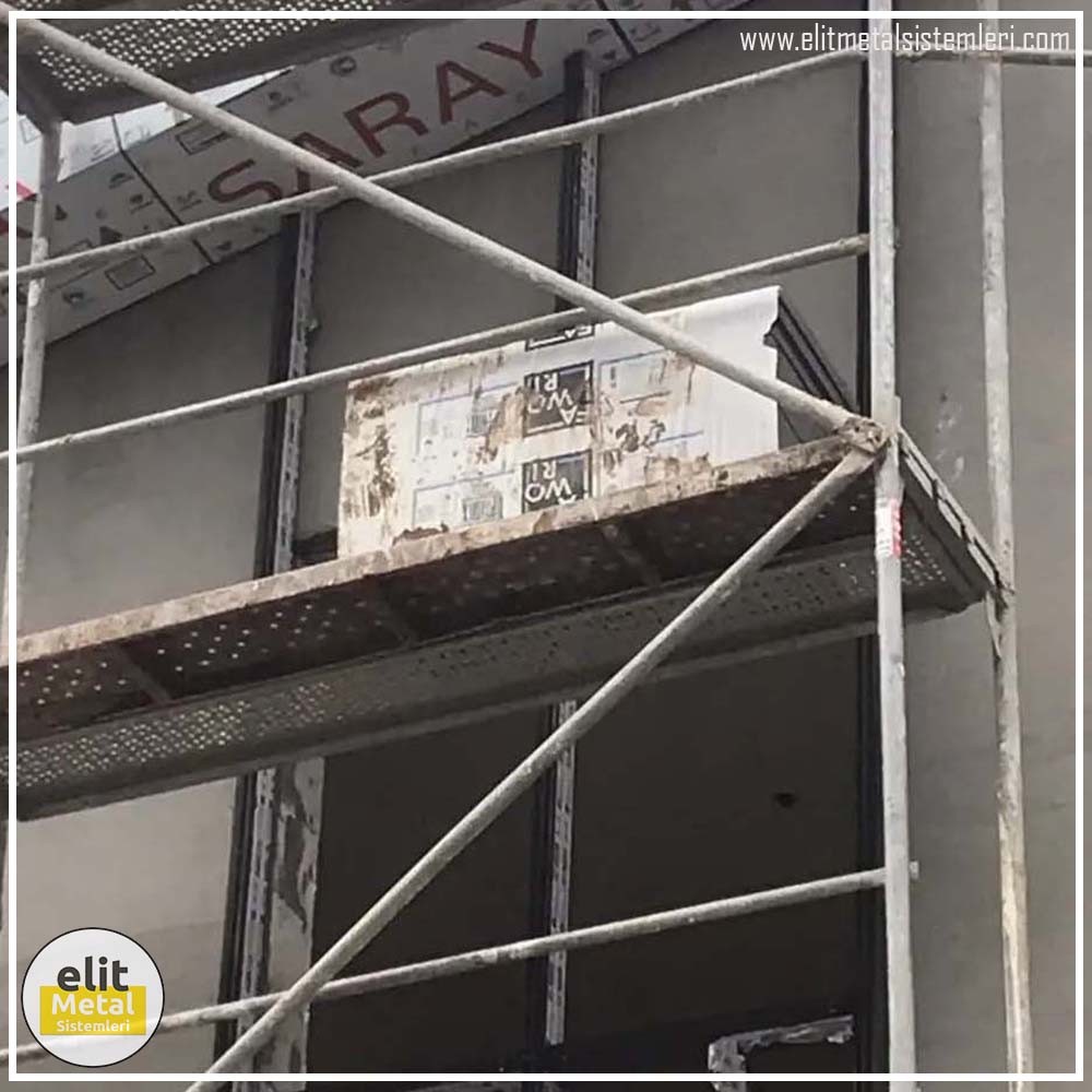 alüminyum çit sistemleri, alüminyum merdiven bariyeri, balkon alüminyum panel, paslanmaz alüminyum güvenlik, dayanıklı alüminyum korkuluk profili, cam panel balkon korkuluğu, temperli cam merdiven paneli, şeffaf cam güvenlik bariyeri, paslanmaz cam bağlantı elemanları, dekoratif cam panel çözümleri, ferforje balkon bariyeri, el işçiliği ferforje panel, özel tasarım ferforje güvenlik, ferforje dış alan koruma, dayanıklı ferforje çit, lazer kesim metal panel, desenli lazer kesim korkuluk, lazer teknoloji ile üretilmiş korkuluk, özel motifli lazer panel, dekoratif lazer metal bariyer, galvaniz mesh panel çit, sanayi tipi mesh güvenlik, tel örgü panel uygulaması, otopark güvenlik paneli, balkon tel panel çözümü, pleksi merdiven paneli, şeffaf pleksi bariyer, dayanıklı pleksi korkuluk, iç mekân pleksi uygulaması, alüminyum duvar tutamaç, merdiven alüminyum tutamak, dayanıklı duvar destek aparatı, motorlu otomatik tente sistemi, açılır kapanır pergole uygulaması, uzaktan kumandalı pergole, motorlu kepenk sistemi, güvenlikli otomatik kepenk, alüminyum çerçeveli kış bahçesi, camlı teras kış bahçesi, kompozit panel dış cephe, alüminyum kaplamalı kompozit panel