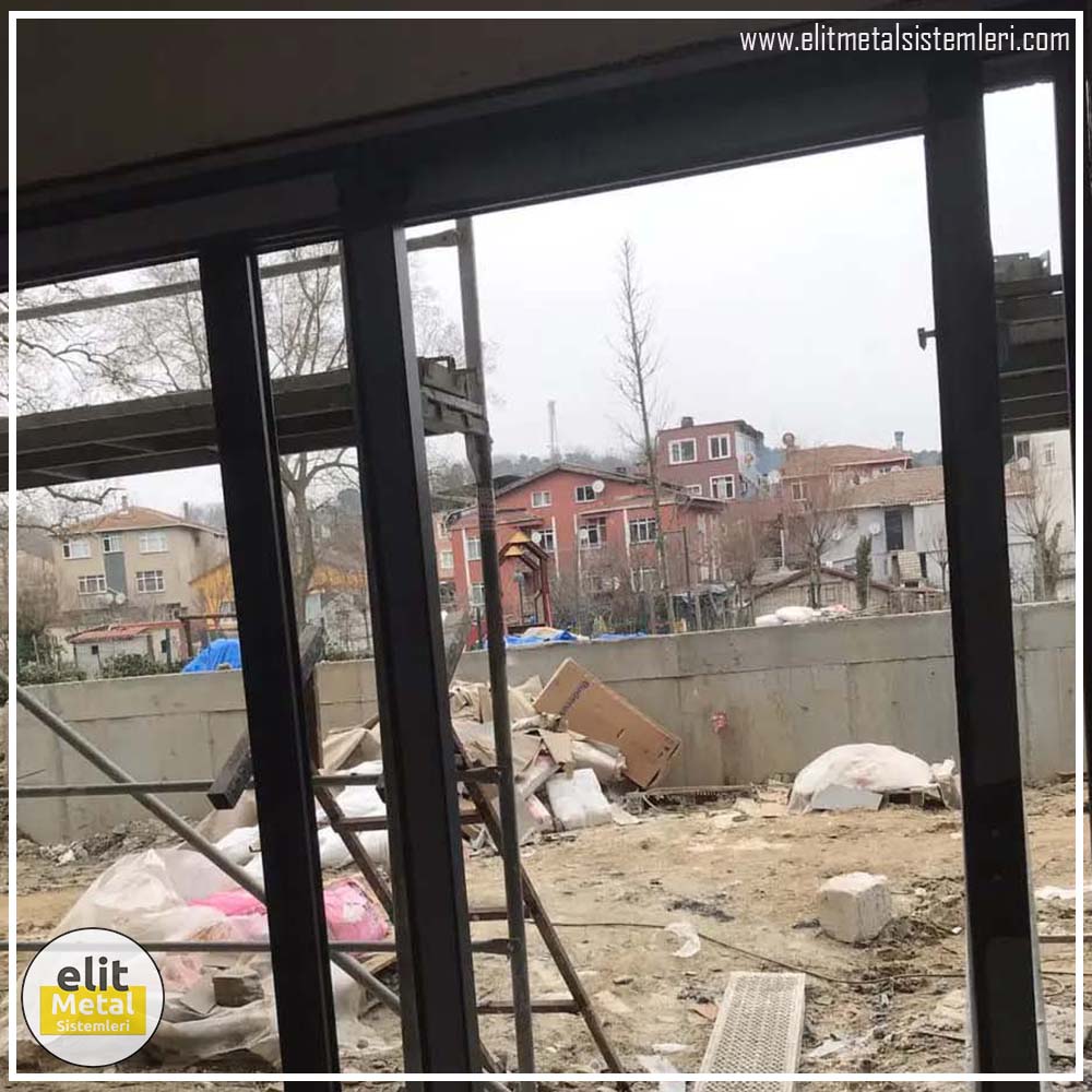 alüminyum çit sistemleri, alüminyum merdiven bariyeri, balkon alüminyum panel, paslanmaz alüminyum güvenlik, dayanıklı alüminyum korkuluk profili, cam panel balkon korkuluğu, temperli cam merdiven paneli, şeffaf cam güvenlik bariyeri, paslanmaz cam bağlantı elemanları, dekoratif cam panel çözümleri, ferforje balkon bariyeri, el işçiliği ferforje panel, özel tasarım ferforje güvenlik, ferforje dış alan koruma, dayanıklı ferforje çit, lazer kesim metal panel, desenli lazer kesim korkuluk, lazer teknoloji ile üretilmiş korkuluk, özel motifli lazer panel, dekoratif lazer metal bariyer, galvaniz mesh panel çit, sanayi tipi mesh güvenlik, tel örgü panel uygulaması, otopark güvenlik paneli, balkon tel panel çözümü, pleksi merdiven paneli, şeffaf pleksi bariyer, dayanıklı pleksi korkuluk, iç mekân pleksi uygulaması, alüminyum duvar tutamaç, merdiven alüminyum tutamak, dayanıklı duvar destek aparatı, motorlu otomatik tente sistemi, açılır kapanır pergole uygulaması, uzaktan kumandalı pergole, motorlu kepenk sistemi, güvenlikli otomatik kepenk, alüminyum çerçeveli kış bahçesi, camlı teras kış bahçesi, kompozit panel dış cephe, alüminyum kaplamalı kompozit panel