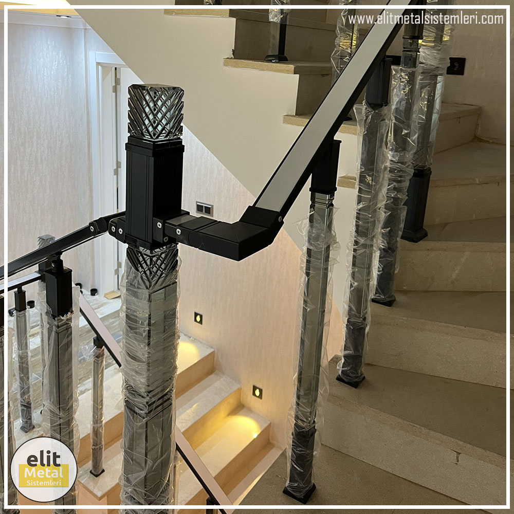 alüminyum çit sistemleri, alüminyum merdiven bariyeri, balkon alüminyum panel, paslanmaz alüminyum güvenlik, dayanıklı alüminyum korkuluk profili, cam panel balkon korkuluğu, temperli cam merdiven paneli, şeffaf cam güvenlik bariyeri, paslanmaz cam bağlantı elemanları, dekoratif cam panel çözümleri, ferforje balkon bariyeri, el işçiliği ferforje panel, özel tasarım ferforje güvenlik, ferforje dış alan koruma, dayanıklı ferforje çit, lazer kesim metal panel, desenli lazer kesim korkuluk, lazer teknoloji ile üretilmiş korkuluk, özel motifli lazer panel, dekoratif lazer metal bariyer, galvaniz mesh panel çit, sanayi tipi mesh güvenlik, tel örgü panel uygulaması, otopark güvenlik paneli, balkon tel panel çözümü, pleksi merdiven paneli, şeffaf pleksi bariyer, dayanıklı pleksi korkuluk, iç mekân pleksi uygulaması, alüminyum duvar tutamaç, merdiven alüminyum tutamak, dayanıklı duvar destek aparatı, motorlu otomatik tente sistemi, açılır kapanır pergole uygulaması, uzaktan kumandalı pergole, motorlu kepenk sistemi, güvenlikli otomatik kepenk, alüminyum çerçeveli kış bahçesi, camlı teras kış bahçesi, kompozit panel dış cephe, alüminyum kaplamalı kompozit panel