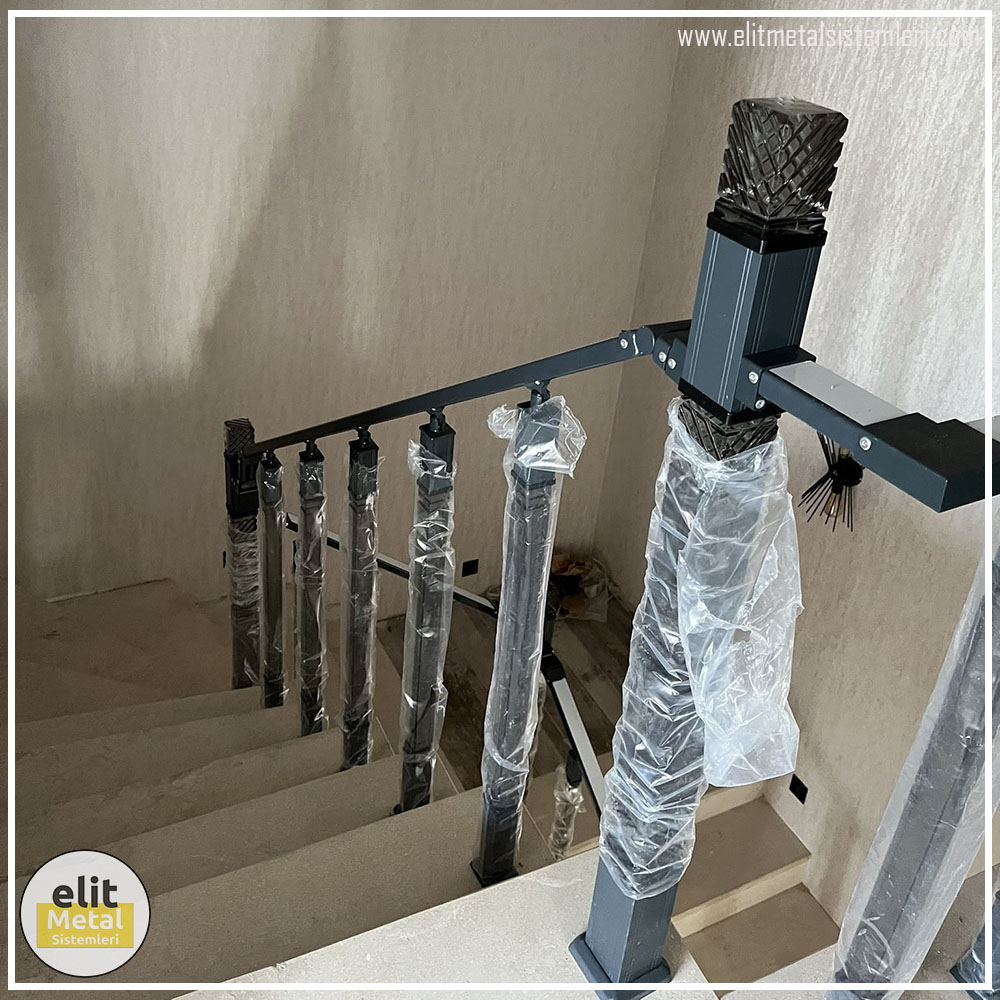 alüminyum çit sistemleri, alüminyum merdiven bariyeri, balkon alüminyum panel, paslanmaz alüminyum güvenlik, dayanıklı alüminyum korkuluk profili, cam panel balkon korkuluğu, temperli cam merdiven paneli, şeffaf cam güvenlik bariyeri, paslanmaz cam bağlantı elemanları, dekoratif cam panel çözümleri, ferforje balkon bariyeri, el işçiliği ferforje panel, özel tasarım ferforje güvenlik, ferforje dış alan koruma, dayanıklı ferforje çit, lazer kesim metal panel, desenli lazer kesim korkuluk, lazer teknoloji ile üretilmiş korkuluk, özel motifli lazer panel, dekoratif lazer metal bariyer, galvaniz mesh panel çit, sanayi tipi mesh güvenlik, tel örgü panel uygulaması, otopark güvenlik paneli, balkon tel panel çözümü, pleksi merdiven paneli, şeffaf pleksi bariyer, dayanıklı pleksi korkuluk, iç mekân pleksi uygulaması, alüminyum duvar tutamaç, merdiven alüminyum tutamak, dayanıklı duvar destek aparatı, motorlu otomatik tente sistemi, açılır kapanır pergole uygulaması, uzaktan kumandalı pergole, motorlu kepenk sistemi, güvenlikli otomatik kepenk, alüminyum çerçeveli kış bahçesi, camlı teras kış bahçesi, kompozit panel dış cephe, alüminyum kaplamalı kompozit panel