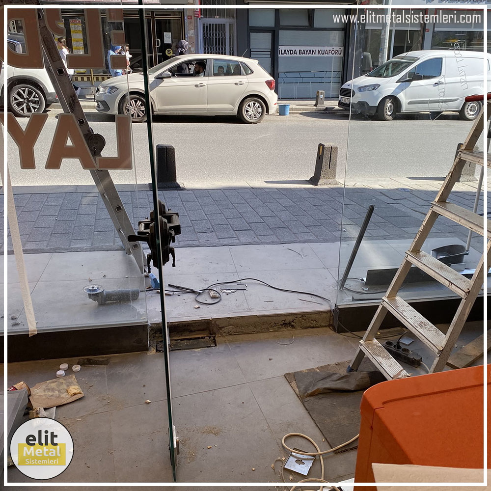 alüminyum çit sistemleri, alüminyum merdiven bariyeri, balkon alüminyum panel, paslanmaz alüminyum güvenlik, dayanıklı alüminyum korkuluk profili, cam panel balkon korkuluğu, temperli cam merdiven paneli, şeffaf cam güvenlik bariyeri, paslanmaz cam bağlantı elemanları, dekoratif cam panel çözümleri, ferforje balkon bariyeri, el işçiliği ferforje panel, özel tasarım ferforje güvenlik, ferforje dış alan koruma, dayanıklı ferforje çit, lazer kesim metal panel, desenli lazer kesim korkuluk, lazer teknoloji ile üretilmiş korkuluk, özel motifli lazer panel, dekoratif lazer metal bariyer, galvaniz mesh panel çit, sanayi tipi mesh güvenlik, tel örgü panel uygulaması, otopark güvenlik paneli, balkon tel panel çözümü, pleksi merdiven paneli, şeffaf pleksi bariyer, dayanıklı pleksi korkuluk, iç mekân pleksi uygulaması, alüminyum duvar tutamaç, merdiven alüminyum tutamak, dayanıklı duvar destek aparatı, motorlu otomatik tente sistemi, açılır kapanır pergole uygulaması, uzaktan kumandalı pergole, motorlu kepenk sistemi, güvenlikli otomatik kepenk, alüminyum çerçeveli kış bahçesi, camlı teras kış bahçesi, kompozit panel dış cephe, alüminyum kaplamalı kompozit panel