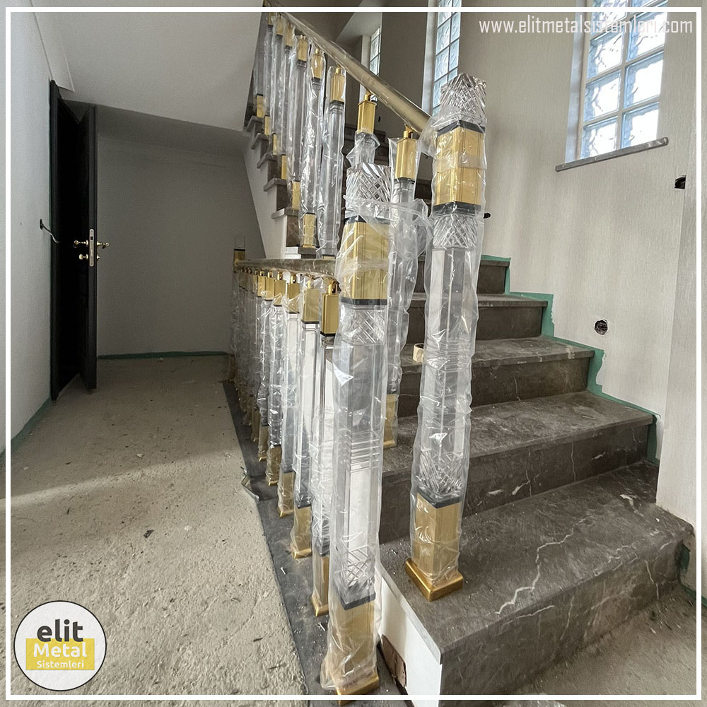 alüminyum çit sistemleri, alüminyum merdiven bariyeri, balkon alüminyum panel, paslanmaz alüminyum güvenlik, dayanıklı alüminyum korkuluk profili, cam panel balkon korkuluğu, temperli cam merdiven paneli, şeffaf cam güvenlik bariyeri, paslanmaz cam bağlantı elemanları, dekoratif cam panel çözümleri, ferforje balkon bariyeri, el işçiliği ferforje panel, özel tasarım ferforje güvenlik, ferforje dış alan koruma, dayanıklı ferforje çit, lazer kesim metal panel, desenli lazer kesim korkuluk, lazer teknoloji ile üretilmiş korkuluk, özel motifli lazer panel, dekoratif lazer metal bariyer, galvaniz mesh panel çit, sanayi tipi mesh güvenlik, tel örgü panel uygulaması, otopark güvenlik paneli, balkon tel panel çözümü, pleksi merdiven paneli, şeffaf pleksi bariyer, dayanıklı pleksi korkuluk, iç mekân pleksi uygulaması, alüminyum duvar tutamaç, merdiven alüminyum tutamak, dayanıklı duvar destek aparatı, motorlu otomatik tente sistemi, açılır kapanır pergole uygulaması, uzaktan kumandalı pergole, motorlu kepenk sistemi, güvenlikli otomatik kepenk, alüminyum çerçeveli kış bahçesi, camlı teras kış bahçesi, kompozit panel dış cephe, alüminyum kaplamalı kompozit panel