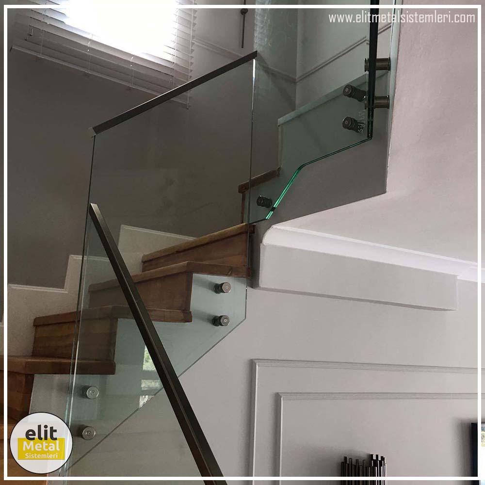 alüminyum çit sistemleri, alüminyum merdiven bariyeri, balkon alüminyum panel, paslanmaz alüminyum güvenlik, dayanıklı alüminyum korkuluk profili, cam panel balkon korkuluğu, temperli cam merdiven paneli, şeffaf cam güvenlik bariyeri, paslanmaz cam bağlantı elemanları, dekoratif cam panel çözümleri, ferforje balkon bariyeri, el işçiliği ferforje panel, özel tasarım ferforje güvenlik, ferforje dış alan koruma, dayanıklı ferforje çit, lazer kesim metal panel, desenli lazer kesim korkuluk, lazer teknoloji ile üretilmiş korkuluk, özel motifli lazer panel, dekoratif lazer metal bariyer, galvaniz mesh panel çit, sanayi tipi mesh güvenlik, tel örgü panel uygulaması, otopark güvenlik paneli, balkon tel panel çözümü, pleksi merdiven paneli, şeffaf pleksi bariyer, dayanıklı pleksi korkuluk, iç mekân pleksi uygulaması, alüminyum duvar tutamaç, merdiven alüminyum tutamak, dayanıklı duvar destek aparatı, motorlu otomatik tente sistemi, açılır kapanır pergole uygulaması, uzaktan kumandalı pergole, motorlu kepenk sistemi, güvenlikli otomatik kepenk, alüminyum çerçeveli kış bahçesi, camlı teras kış bahçesi, kompozit panel dış cephe, alüminyum kaplamalı kompozit panel