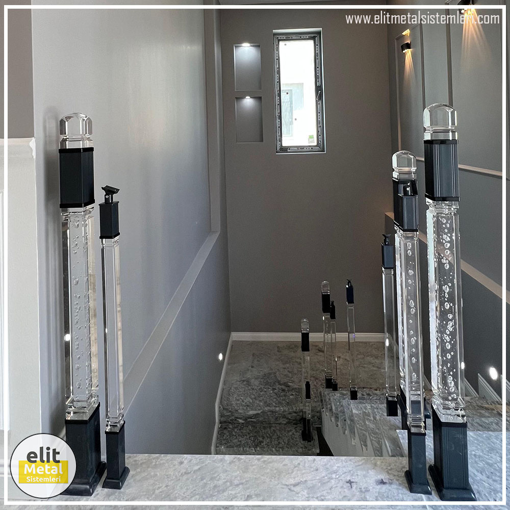 alüminyum çit sistemleri, alüminyum merdiven bariyeri, balkon alüminyum panel, paslanmaz alüminyum güvenlik, dayanıklı alüminyum korkuluk profili, cam panel balkon korkuluğu, temperli cam merdiven paneli, şeffaf cam güvenlik bariyeri, paslanmaz cam bağlantı elemanları, dekoratif cam panel çözümleri, ferforje balkon bariyeri, el işçiliği ferforje panel, özel tasarım ferforje güvenlik, ferforje dış alan koruma, dayanıklı ferforje çit, lazer kesim metal panel, desenli lazer kesim korkuluk, lazer teknoloji ile üretilmiş korkuluk, özel motifli lazer panel, dekoratif lazer metal bariyer, galvaniz mesh panel çit, sanayi tipi mesh güvenlik, tel örgü panel uygulaması, otopark güvenlik paneli, balkon tel panel çözümü, pleksi merdiven paneli, şeffaf pleksi bariyer, dayanıklı pleksi korkuluk, iç mekân pleksi uygulaması, alüminyum duvar tutamaç, merdiven alüminyum tutamak, dayanıklı duvar destek aparatı, motorlu otomatik tente sistemi, açılır kapanır pergole uygulaması, uzaktan kumandalı pergole, motorlu kepenk sistemi, güvenlikli otomatik kepenk, alüminyum çerçeveli kış bahçesi, camlı teras kış bahçesi, kompozit panel dış cephe, alüminyum kaplamalı kompozit panel