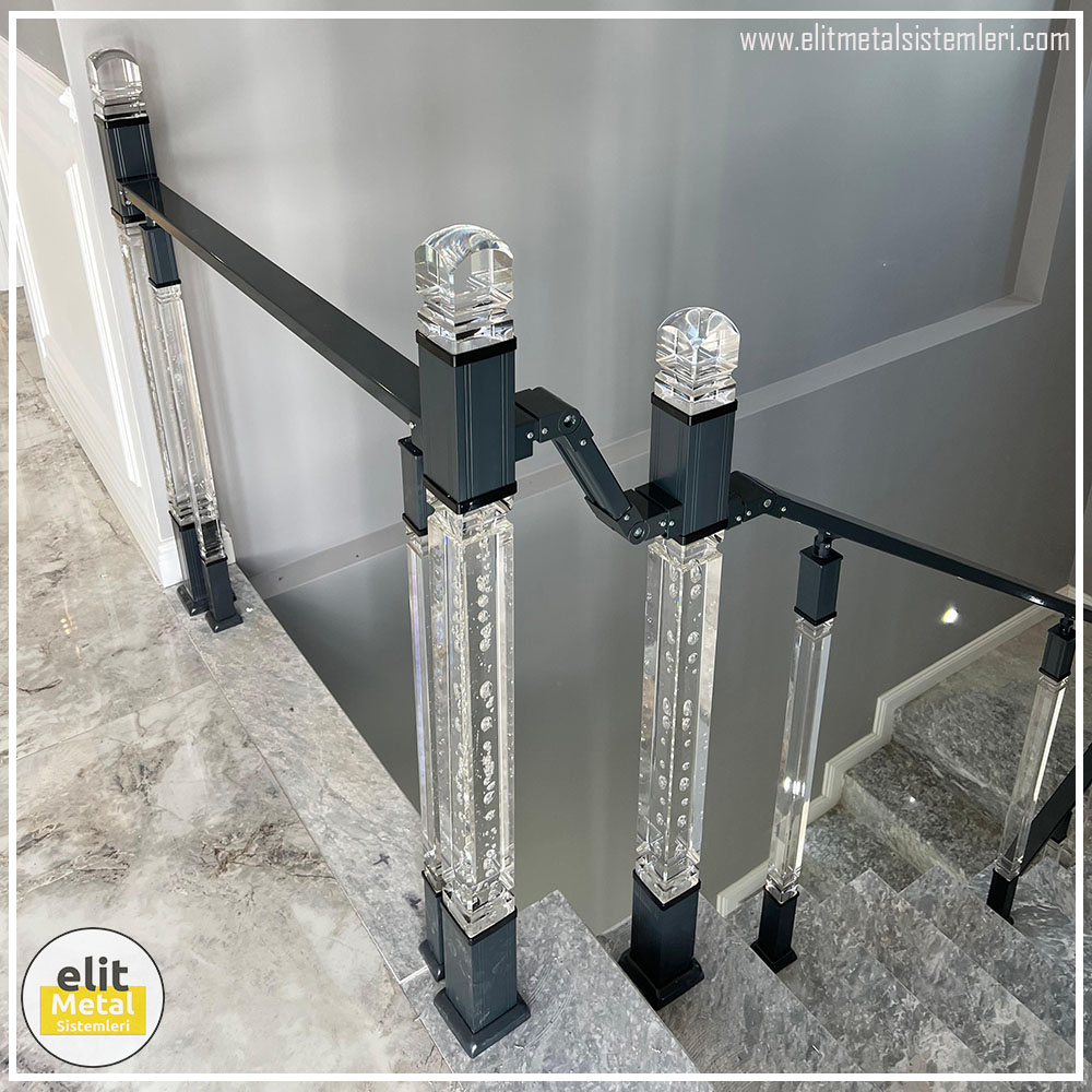 alüminyum çit sistemleri, alüminyum merdiven bariyeri, balkon alüminyum panel, paslanmaz alüminyum güvenlik, dayanıklı alüminyum korkuluk profili, cam panel balkon korkuluğu, temperli cam merdiven paneli, şeffaf cam güvenlik bariyeri, paslanmaz cam bağlantı elemanları, dekoratif cam panel çözümleri, ferforje balkon bariyeri, el işçiliği ferforje panel, özel tasarım ferforje güvenlik, ferforje dış alan koruma, dayanıklı ferforje çit, lazer kesim metal panel, desenli lazer kesim korkuluk, lazer teknoloji ile üretilmiş korkuluk, özel motifli lazer panel, dekoratif lazer metal bariyer, galvaniz mesh panel çit, sanayi tipi mesh güvenlik, tel örgü panel uygulaması, otopark güvenlik paneli, balkon tel panel çözümü, pleksi merdiven paneli, şeffaf pleksi bariyer, dayanıklı pleksi korkuluk, iç mekân pleksi uygulaması, alüminyum duvar tutamaç, merdiven alüminyum tutamak, dayanıklı duvar destek aparatı, motorlu otomatik tente sistemi, açılır kapanır pergole uygulaması, uzaktan kumandalı pergole, motorlu kepenk sistemi, güvenlikli otomatik kepenk, alüminyum çerçeveli kış bahçesi, camlı teras kış bahçesi, kompozit panel dış cephe, alüminyum kaplamalı kompozit panel