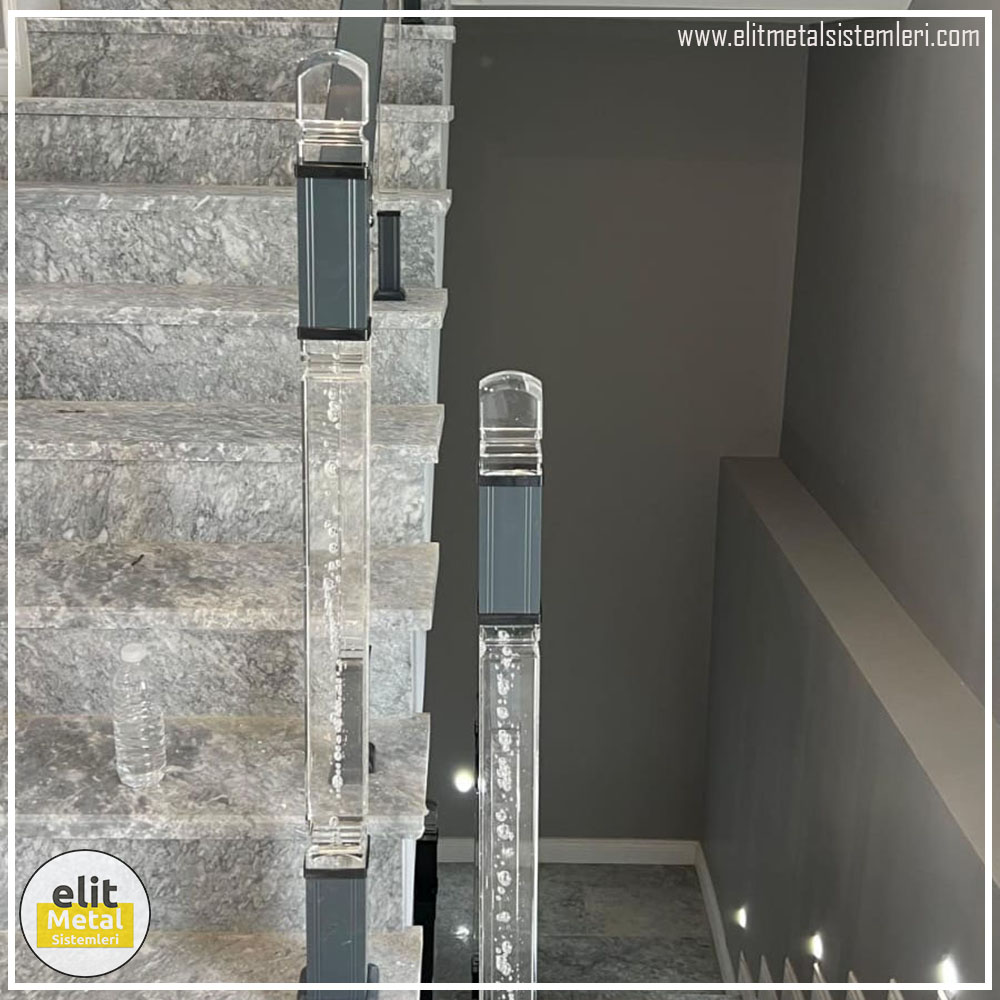 alüminyum çit sistemleri, alüminyum merdiven bariyeri, balkon alüminyum panel, paslanmaz alüminyum güvenlik, dayanıklı alüminyum korkuluk profili, cam panel balkon korkuluğu, temperli cam merdiven paneli, şeffaf cam güvenlik bariyeri, paslanmaz cam bağlantı elemanları, dekoratif cam panel çözümleri, ferforje balkon bariyeri, el işçiliği ferforje panel, özel tasarım ferforje güvenlik, ferforje dış alan koruma, dayanıklı ferforje çit, lazer kesim metal panel, desenli lazer kesim korkuluk, lazer teknoloji ile üretilmiş korkuluk, özel motifli lazer panel, dekoratif lazer metal bariyer, galvaniz mesh panel çit, sanayi tipi mesh güvenlik, tel örgü panel uygulaması, otopark güvenlik paneli, balkon tel panel çözümü, pleksi merdiven paneli, şeffaf pleksi bariyer, dayanıklı pleksi korkuluk, iç mekân pleksi uygulaması, alüminyum duvar tutamaç, merdiven alüminyum tutamak, dayanıklı duvar destek aparatı, motorlu otomatik tente sistemi, açılır kapanır pergole uygulaması, uzaktan kumandalı pergole, motorlu kepenk sistemi, güvenlikli otomatik kepenk, alüminyum çerçeveli kış bahçesi, camlı teras kış bahçesi, kompozit panel dış cephe, alüminyum kaplamalı kompozit panel