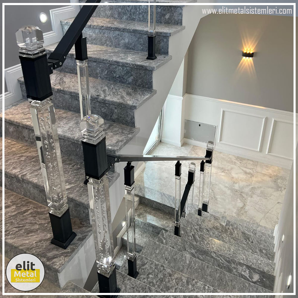 alüminyum çit sistemleri, alüminyum merdiven bariyeri, balkon alüminyum panel, paslanmaz alüminyum güvenlik, dayanıklı alüminyum korkuluk profili, cam panel balkon korkuluğu, temperli cam merdiven paneli, şeffaf cam güvenlik bariyeri, paslanmaz cam bağlantı elemanları, dekoratif cam panel çözümleri, ferforje balkon bariyeri, el işçiliği ferforje panel, özel tasarım ferforje güvenlik, ferforje dış alan koruma, dayanıklı ferforje çit, lazer kesim metal panel, desenli lazer kesim korkuluk, lazer teknoloji ile üretilmiş korkuluk, özel motifli lazer panel, dekoratif lazer metal bariyer, galvaniz mesh panel çit, sanayi tipi mesh güvenlik, tel örgü panel uygulaması, otopark güvenlik paneli, balkon tel panel çözümü, pleksi merdiven paneli, şeffaf pleksi bariyer, dayanıklı pleksi korkuluk, iç mekân pleksi uygulaması, alüminyum duvar tutamaç, merdiven alüminyum tutamak, dayanıklı duvar destek aparatı, motorlu otomatik tente sistemi, açılır kapanır pergole uygulaması, uzaktan kumandalı pergole, motorlu kepenk sistemi, güvenlikli otomatik kepenk, alüminyum çerçeveli kış bahçesi, camlı teras kış bahçesi, kompozit panel dış cephe, alüminyum kaplamalı kompozit panel