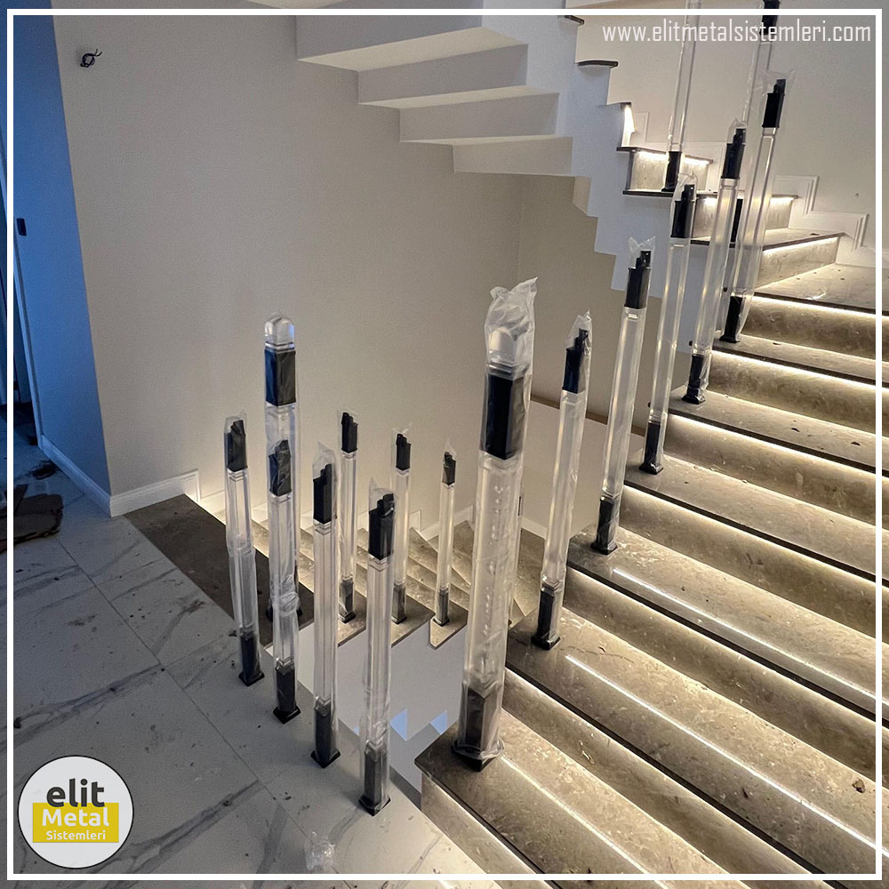 alüminyum çit sistemleri, alüminyum merdiven bariyeri, balkon alüminyum panel, paslanmaz alüminyum güvenlik, dayanıklı alüminyum korkuluk profili, cam panel balkon korkuluğu, temperli cam merdiven paneli, şeffaf cam güvenlik bariyeri, paslanmaz cam bağlantı elemanları, dekoratif cam panel çözümleri, ferforje balkon bariyeri, el işçiliği ferforje panel, özel tasarım ferforje güvenlik, ferforje dış alan koruma, dayanıklı ferforje çit, lazer kesim metal panel, desenli lazer kesim korkuluk, lazer teknoloji ile üretilmiş korkuluk, özel motifli lazer panel, dekoratif lazer metal bariyer, galvaniz mesh panel çit, sanayi tipi mesh güvenlik, tel örgü panel uygulaması, otopark güvenlik paneli, balkon tel panel çözümü, pleksi merdiven paneli, şeffaf pleksi bariyer, dayanıklı pleksi korkuluk, iç mekân pleksi uygulaması, alüminyum duvar tutamaç, merdiven alüminyum tutamak, dayanıklı duvar destek aparatı, motorlu otomatik tente sistemi, açılır kapanır pergole uygulaması, uzaktan kumandalı pergole, motorlu kepenk sistemi, güvenlikli otomatik kepenk, alüminyum çerçeveli kış bahçesi, camlı teras kış bahçesi, kompozit panel dış cephe, alüminyum kaplamalı kompozit panel