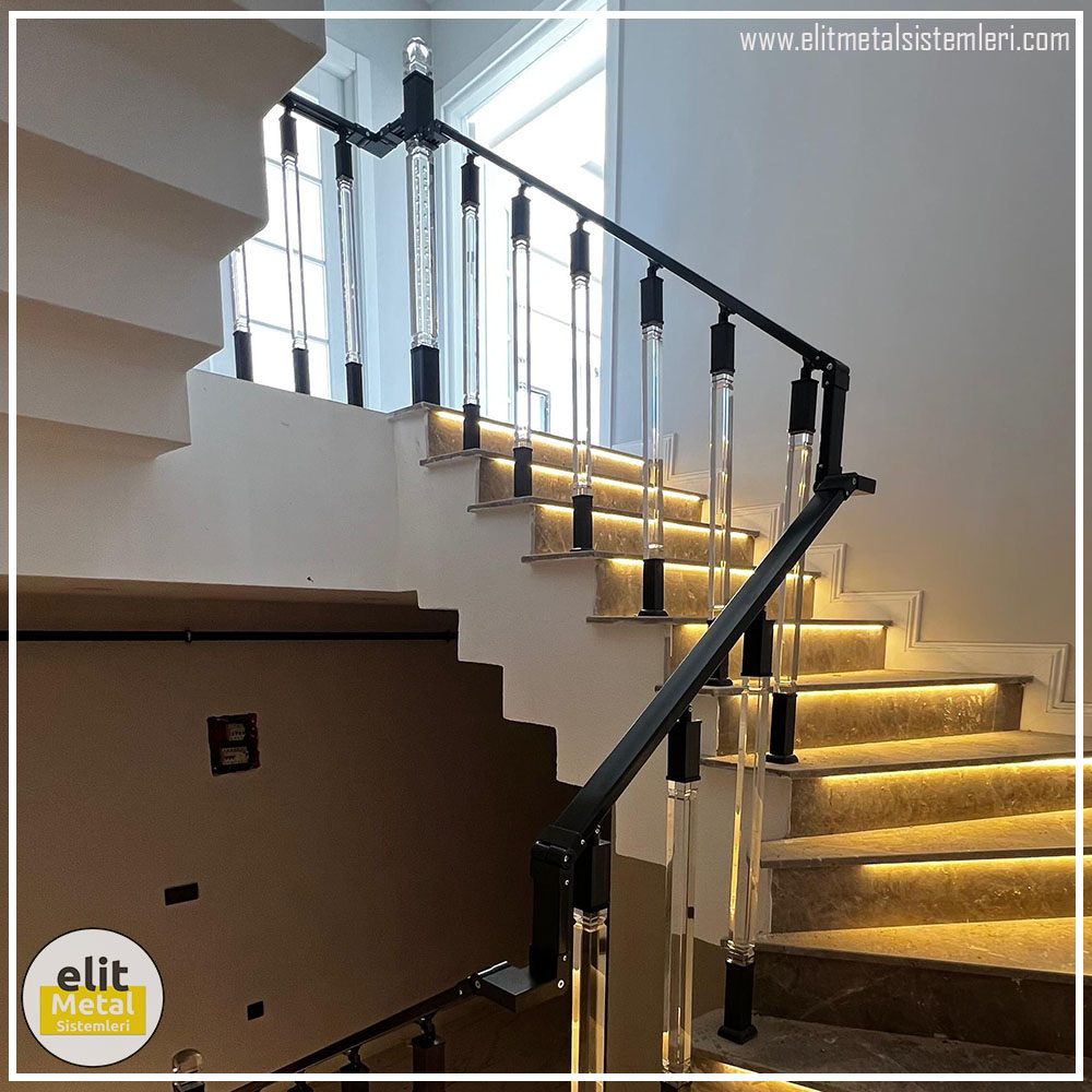 alüminyum çit sistemleri, alüminyum merdiven bariyeri, balkon alüminyum panel, paslanmaz alüminyum güvenlik, dayanıklı alüminyum korkuluk profili, cam panel balkon korkuluğu, temperli cam merdiven paneli, şeffaf cam güvenlik bariyeri, paslanmaz cam bağlantı elemanları, dekoratif cam panel çözümleri, ferforje balkon bariyeri, el işçiliği ferforje panel, özel tasarım ferforje güvenlik, ferforje dış alan koruma, dayanıklı ferforje çit, lazer kesim metal panel, desenli lazer kesim korkuluk, lazer teknoloji ile üretilmiş korkuluk, özel motifli lazer panel, dekoratif lazer metal bariyer, galvaniz mesh panel çit, sanayi tipi mesh güvenlik, tel örgü panel uygulaması, otopark güvenlik paneli, balkon tel panel çözümü, pleksi merdiven paneli, şeffaf pleksi bariyer, dayanıklı pleksi korkuluk, iç mekân pleksi uygulaması, alüminyum duvar tutamaç, merdiven alüminyum tutamak, dayanıklı duvar destek aparatı, motorlu otomatik tente sistemi, açılır kapanır pergole uygulaması, uzaktan kumandalı pergole, motorlu kepenk sistemi, güvenlikli otomatik kepenk, alüminyum çerçeveli kış bahçesi, camlı teras kış bahçesi, kompozit panel dış cephe, alüminyum kaplamalı kompozit panel