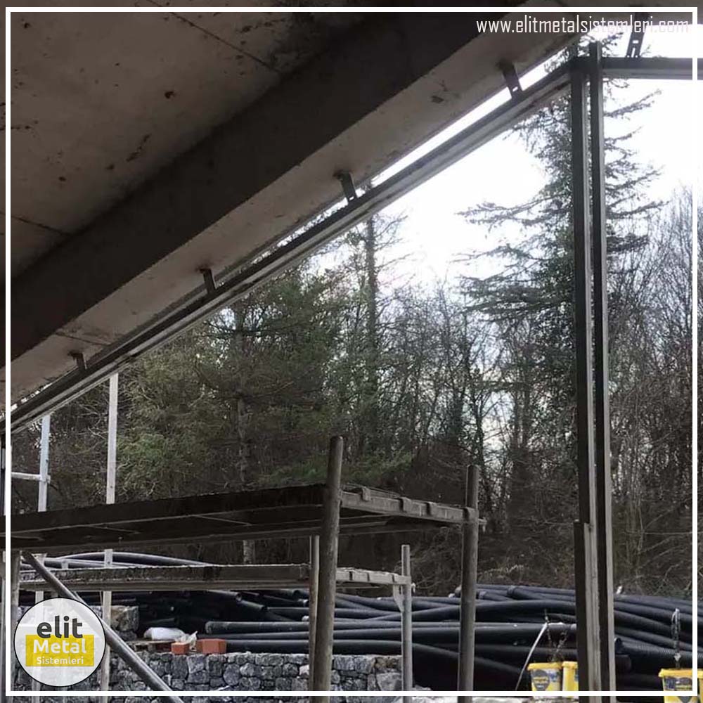 alüminyum çit sistemleri, alüminyum merdiven bariyeri, balkon alüminyum panel, paslanmaz alüminyum güvenlik, dayanıklı alüminyum korkuluk profili, cam panel balkon korkuluğu, temperli cam merdiven paneli, şeffaf cam güvenlik bariyeri, paslanmaz cam bağlantı elemanları, dekoratif cam panel çözümleri, ferforje balkon bariyeri, el işçiliği ferforje panel, özel tasarım ferforje güvenlik, ferforje dış alan koruma, dayanıklı ferforje çit, lazer kesim metal panel, desenli lazer kesim korkuluk, lazer teknoloji ile üretilmiş korkuluk, özel motifli lazer panel, dekoratif lazer metal bariyer, galvaniz mesh panel çit, sanayi tipi mesh güvenlik, tel örgü panel uygulaması, otopark güvenlik paneli, balkon tel panel çözümü, pleksi merdiven paneli, şeffaf pleksi bariyer, dayanıklı pleksi korkuluk, iç mekân pleksi uygulaması, alüminyum duvar tutamaç, merdiven alüminyum tutamak, dayanıklı duvar destek aparatı, motorlu otomatik tente sistemi, açılır kapanır pergole uygulaması, uzaktan kumandalı pergole, motorlu kepenk sistemi, güvenlikli otomatik kepenk, alüminyum çerçeveli kış bahçesi, camlı teras kış bahçesi, kompozit panel dış cephe, alüminyum kaplamalı kompozit panel