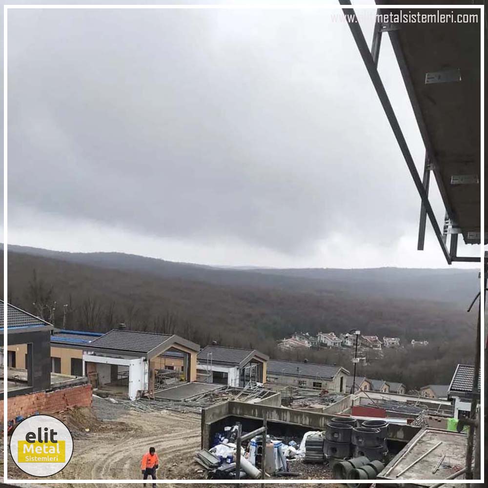 alüminyum çit sistemleri, alüminyum merdiven bariyeri, balkon alüminyum panel, paslanmaz alüminyum güvenlik, dayanıklı alüminyum korkuluk profili, cam panel balkon korkuluğu, temperli cam merdiven paneli, şeffaf cam güvenlik bariyeri, paslanmaz cam bağlantı elemanları, dekoratif cam panel çözümleri, ferforje balkon bariyeri, el işçiliği ferforje panel, özel tasarım ferforje güvenlik, ferforje dış alan koruma, dayanıklı ferforje çit, lazer kesim metal panel, desenli lazer kesim korkuluk, lazer teknoloji ile üretilmiş korkuluk, özel motifli lazer panel, dekoratif lazer metal bariyer, galvaniz mesh panel çit, sanayi tipi mesh güvenlik, tel örgü panel uygulaması, otopark güvenlik paneli, balkon tel panel çözümü, pleksi merdiven paneli, şeffaf pleksi bariyer, dayanıklı pleksi korkuluk, iç mekân pleksi uygulaması, alüminyum duvar tutamaç, merdiven alüminyum tutamak, dayanıklı duvar destek aparatı, motorlu otomatik tente sistemi, açılır kapanır pergole uygulaması, uzaktan kumandalı pergole, motorlu kepenk sistemi, güvenlikli otomatik kepenk, alüminyum çerçeveli kış bahçesi, camlı teras kış bahçesi, kompozit panel dış cephe, alüminyum kaplamalı kompozit panel