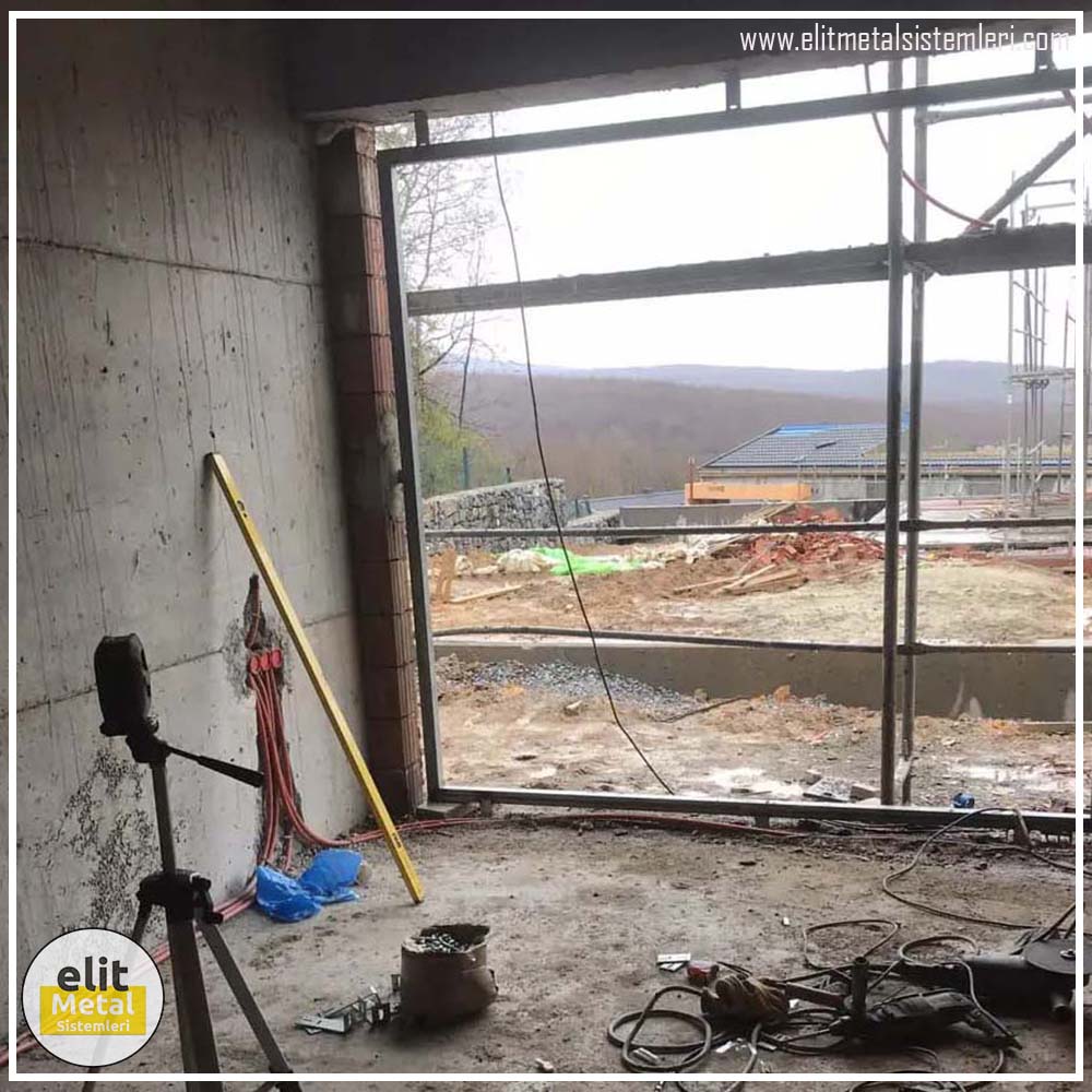 alüminyum çit sistemleri, alüminyum merdiven bariyeri, balkon alüminyum panel, paslanmaz alüminyum güvenlik, dayanıklı alüminyum korkuluk profili, cam panel balkon korkuluğu, temperli cam merdiven paneli, şeffaf cam güvenlik bariyeri, paslanmaz cam bağlantı elemanları, dekoratif cam panel çözümleri, ferforje balkon bariyeri, el işçiliği ferforje panel, özel tasarım ferforje güvenlik, ferforje dış alan koruma, dayanıklı ferforje çit, lazer kesim metal panel, desenli lazer kesim korkuluk, lazer teknoloji ile üretilmiş korkuluk, özel motifli lazer panel, dekoratif lazer metal bariyer, galvaniz mesh panel çit, sanayi tipi mesh güvenlik, tel örgü panel uygulaması, otopark güvenlik paneli, balkon tel panel çözümü, pleksi merdiven paneli, şeffaf pleksi bariyer, dayanıklı pleksi korkuluk, iç mekân pleksi uygulaması, alüminyum duvar tutamaç, merdiven alüminyum tutamak, dayanıklı duvar destek aparatı, motorlu otomatik tente sistemi, açılır kapanır pergole uygulaması, uzaktan kumandalı pergole, motorlu kepenk sistemi, güvenlikli otomatik kepenk, alüminyum çerçeveli kış bahçesi, camlı teras kış bahçesi, kompozit panel dış cephe, alüminyum kaplamalı kompozit panel