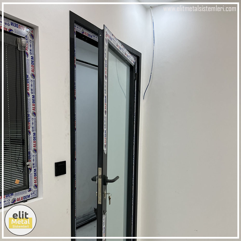 alüminyum doğrama sistemleri, alüminyum pencere profilleri, dayanıklı alüminyum kapı, ısı yalıtımlı alüminyum doğrama, alüminyum sürgülü kapı, modern alüminyum pencere uygulamaları, balkon alüminyum doğrama, alüminyum cam giydirme, estetik alüminyum çerçeve, alüminyum kapı montaj hizmeti, hafif alüminyum doğrama çözümleri, paslanmaz alüminyum profiller, alüminyum kapı pencere üreticisi, güvenli alüminyum doğrama sistemleri, alüminyum doğrama aksesuarları, özel ölçü alüminyum doğrama, ses yalıtımlı alüminyum doğrama, dış cephe alüminyum uygulamaları, alüminyum doğrama tamiri, alüminyum cam bölme sistemleri