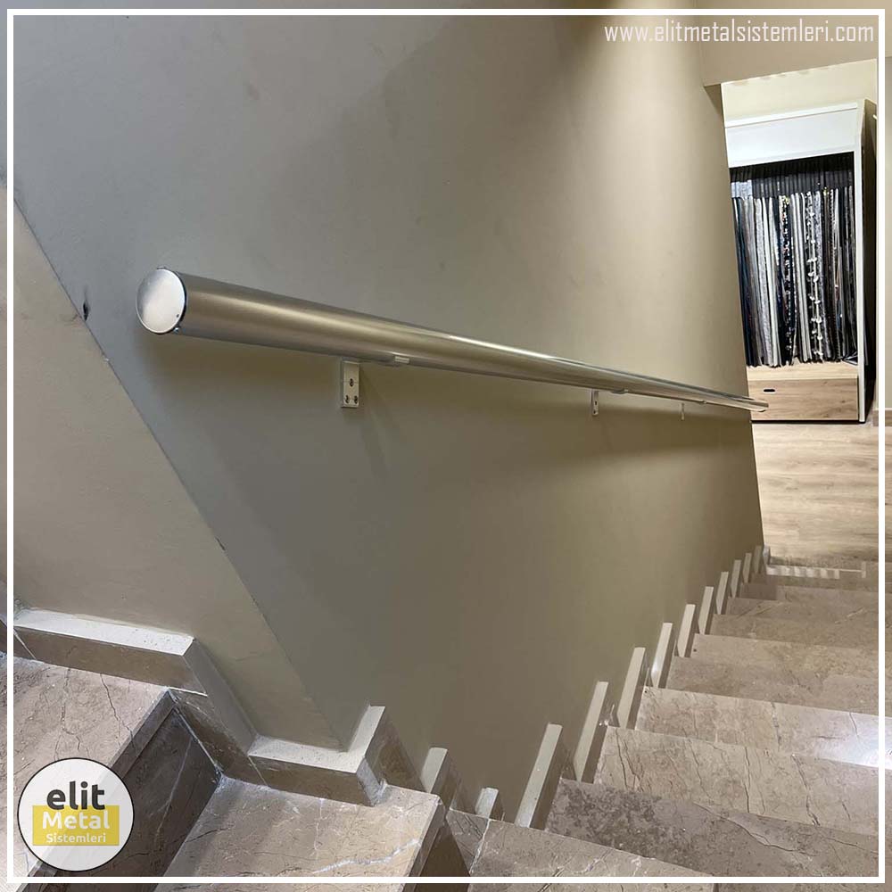 alüminyum çit sistemleri, alüminyum merdiven bariyeri, balkon alüminyum panel, paslanmaz alüminyum güvenlik, dayanıklı alüminyum korkuluk profili, cam panel balkon korkuluğu, temperli cam merdiven paneli, şeffaf cam güvenlik bariyeri, paslanmaz cam bağlantı elemanları, dekoratif cam panel çözümleri, ferforje balkon bariyeri, el işçiliği ferforje panel, özel tasarım ferforje güvenlik, ferforje dış alan koruma, dayanıklı ferforje çit, lazer kesim metal panel, desenli lazer kesim korkuluk, lazer teknoloji ile üretilmiş korkuluk, özel motifli lazer panel, dekoratif lazer metal bariyer, galvaniz mesh panel çit, sanayi tipi mesh güvenlik, tel örgü panel uygulaması, otopark güvenlik paneli, balkon tel panel çözümü, pleksi merdiven paneli, şeffaf pleksi bariyer, dayanıklı pleksi korkuluk, iç mekân pleksi uygulaması, alüminyum duvar tutamaç, merdiven alüminyum tutamak, dayanıklı duvar destek aparatı, motorlu otomatik tente sistemi, açılır kapanır pergole uygulaması, uzaktan kumandalı pergole, motorlu kepenk sistemi, güvenlikli otomatik kepenk, alüminyum çerçeveli kış bahçesi, camlı teras kış bahçesi, kompozit panel dış cephe, alüminyum kaplamalı kompozit panel