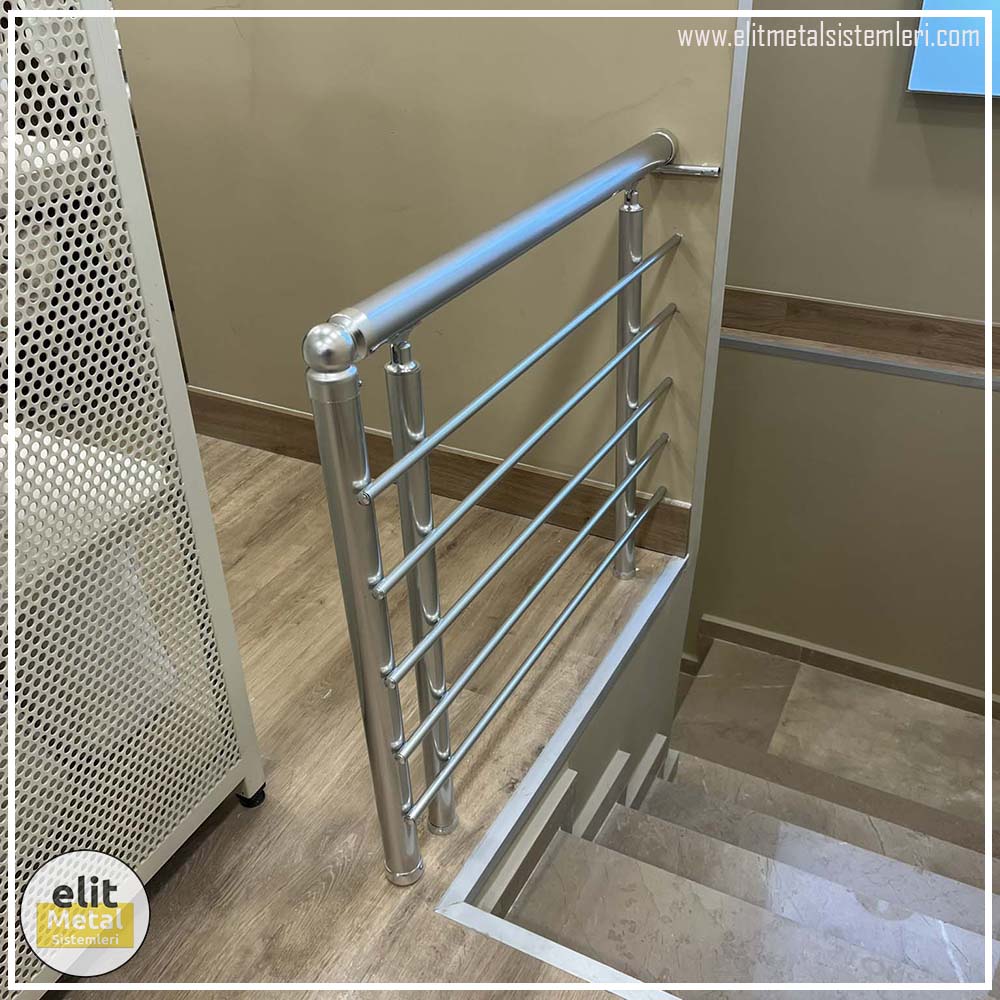 alüminyum korkuluk sistemleri, balkon alüminyum korkuluk, merdiven alüminyum paneli, paslanmaz alüminyum korkuluk, dayanıklı alüminyum çit, alüminyum korkuluk montaj hizmeti, dış alan alüminyum uygulamaları, estetik alüminyum bariyer, alüminyum güvenlik korkuluğu, alüminyum korkuluk fiyatları, özel ölçü alüminyum korkuluk, hafif alüminyum korkuluk profili, alüminyum korkuluk imalatı, bina çevresi alüminyum çözümleri, alüminyum korkuluk aksesuarları, dekoratif alüminyum panel, hızlı montaj alüminyum korkuluk, alüminyum merdiven güvenliği, alüminyum çit üreticisi, uzun ömürlü alüminyum sistemleri