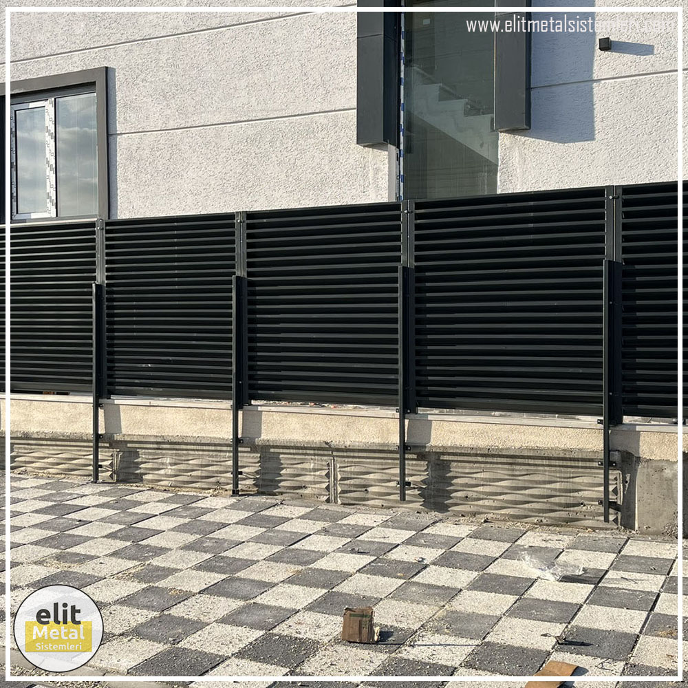 alüminyum çit sistemleri, alüminyum merdiven bariyeri, balkon alüminyum panel, paslanmaz alüminyum güvenlik, dayanıklı alüminyum korkuluk profili, cam panel balkon korkuluğu, temperli cam merdiven paneli, şeffaf cam güvenlik bariyeri, paslanmaz cam bağlantı elemanları, dekoratif cam panel çözümleri, ferforje balkon bariyeri, el işçiliği ferforje panel, özel tasarım ferforje güvenlik, ferforje dış alan koruma, dayanıklı ferforje çit, lazer kesim metal panel, desenli lazer kesim korkuluk, lazer teknoloji ile üretilmiş korkuluk, özel motifli lazer panel, dekoratif lazer metal bariyer, galvaniz mesh panel çit, sanayi tipi mesh güvenlik, tel örgü panel uygulaması, otopark güvenlik paneli, balkon tel panel çözümü, pleksi merdiven paneli, şeffaf pleksi bariyer, dayanıklı pleksi korkuluk, iç mekân pleksi uygulaması, alüminyum duvar tutamaç, merdiven alüminyum tutamak, dayanıklı duvar destek aparatı, motorlu otomatik tente sistemi, açılır kapanır pergole uygulaması, uzaktan kumandalı pergole, motorlu kepenk sistemi, güvenlikli otomatik kepenk, alüminyum çerçeveli kış bahçesi, camlı teras kış bahçesi, kompozit panel dış cephe, alüminyum kaplamalı kompozit panel